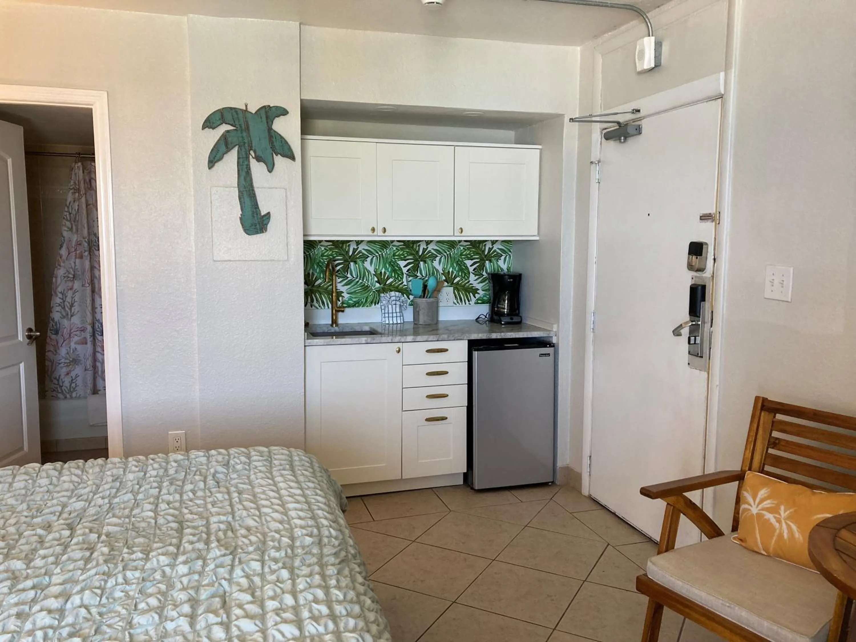 Bed in Daytona Beach Hawaiian Inn