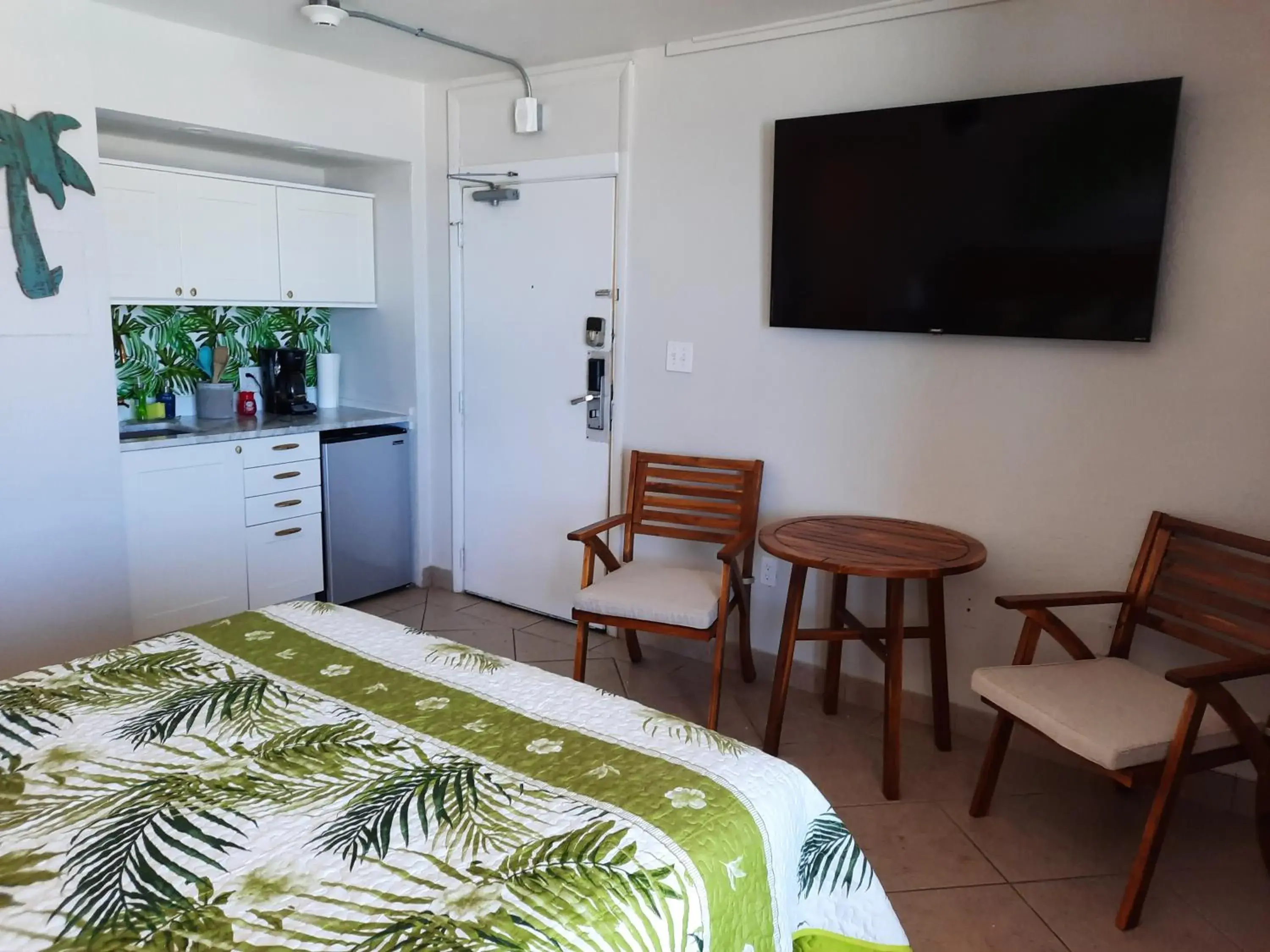 Bed in Daytona Beach Hawaiian Inn Bed in Daytona Beach Hawaiian Inn