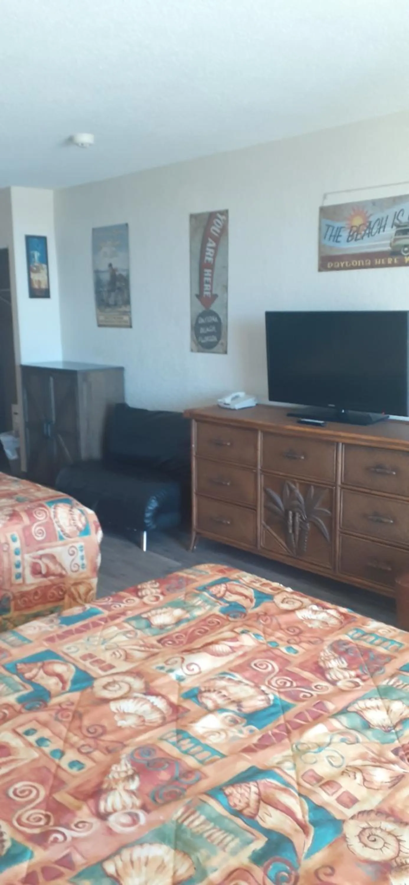 Bed in Daytona Beach Hawaiian Inn