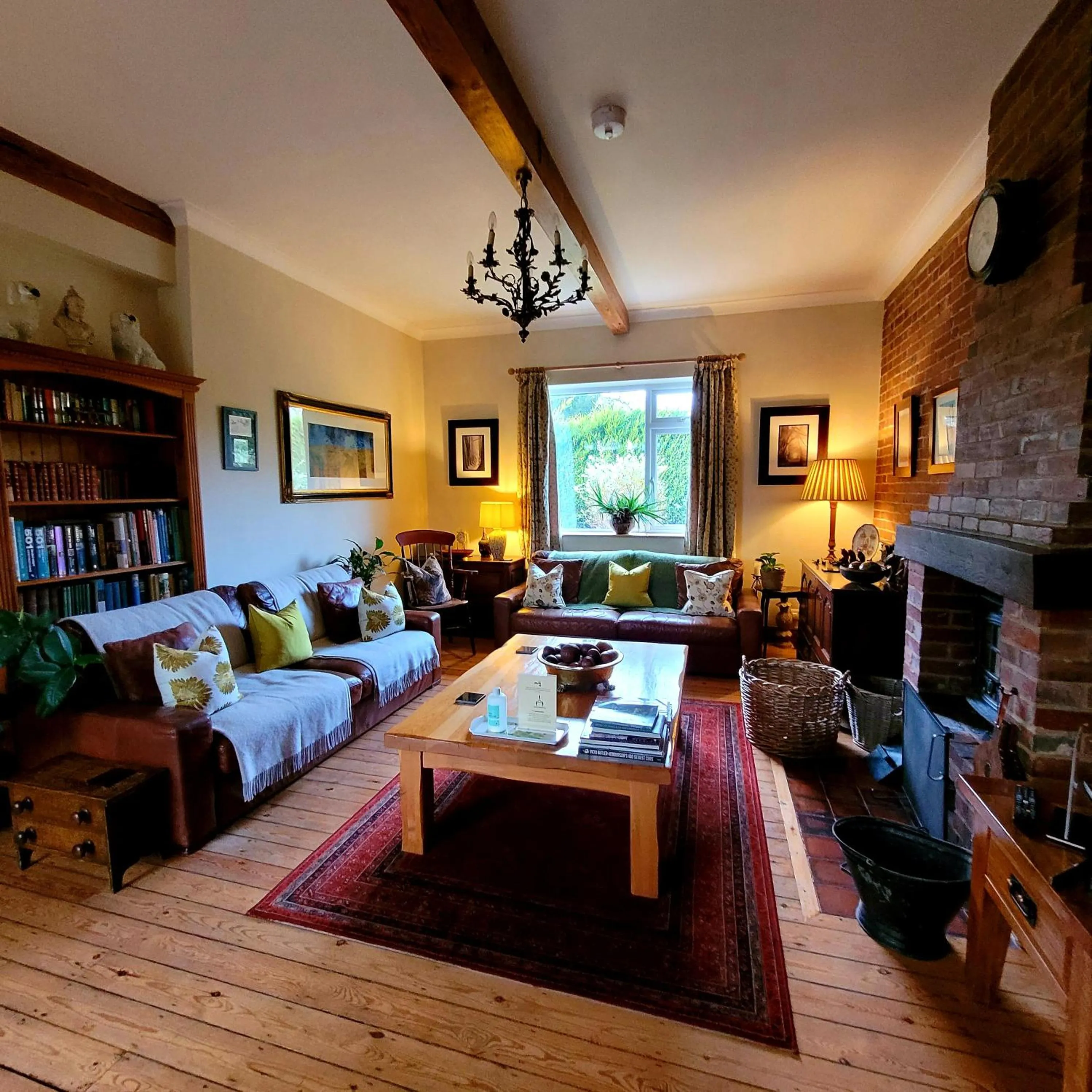 Communal lounge/ TV room in The Old School B&B