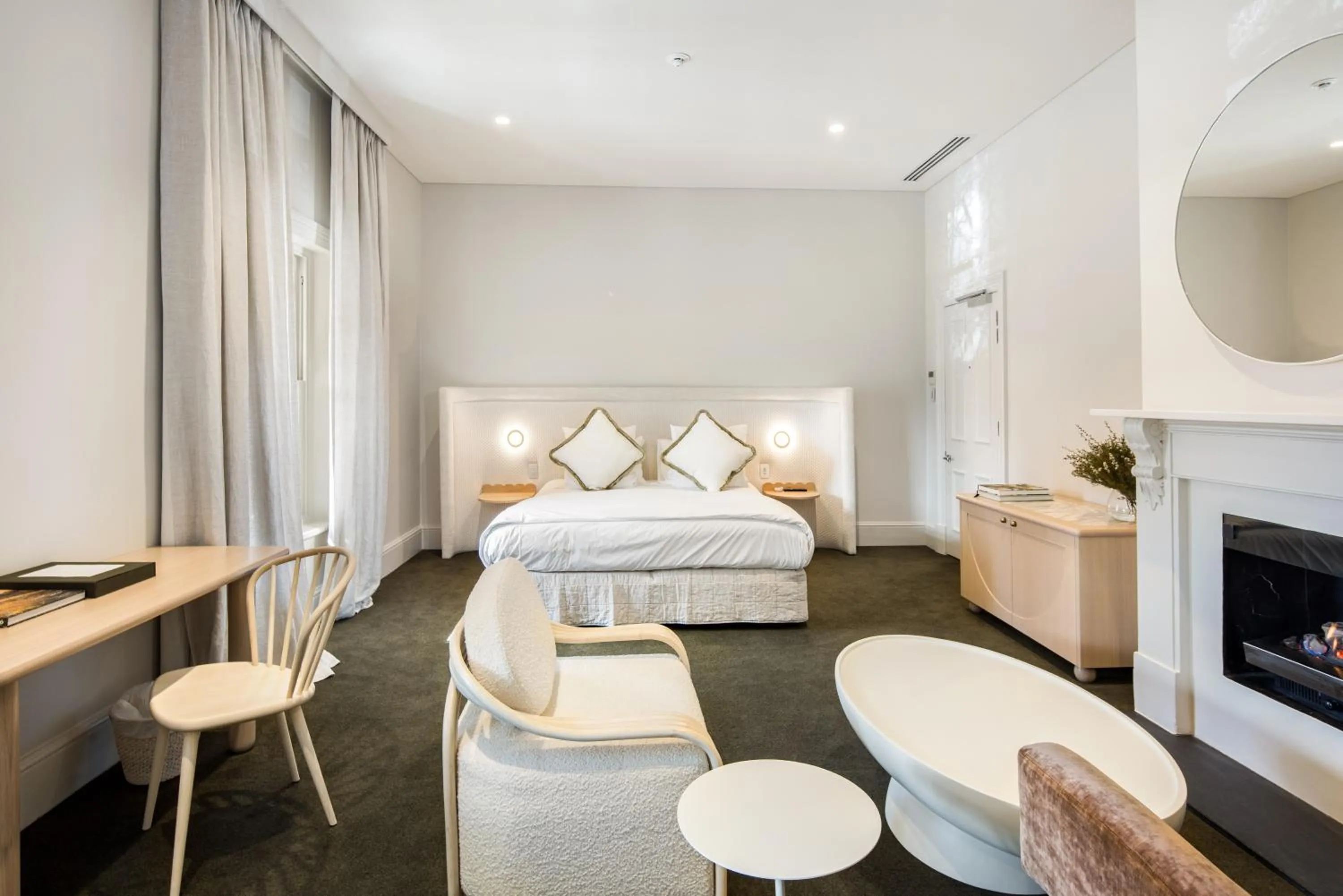 Bed in The Stirling Hotel