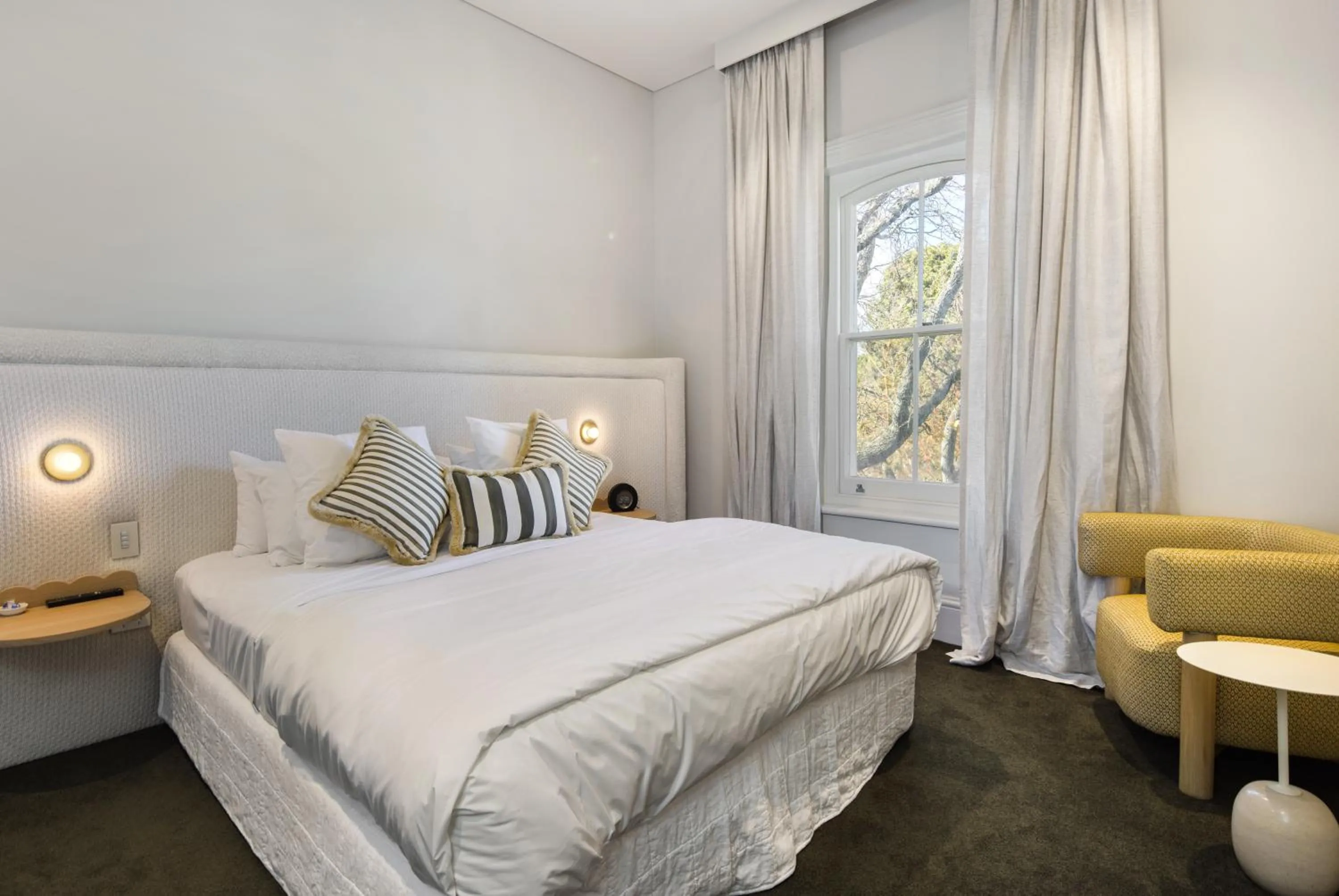 Bed in The Stirling Hotel