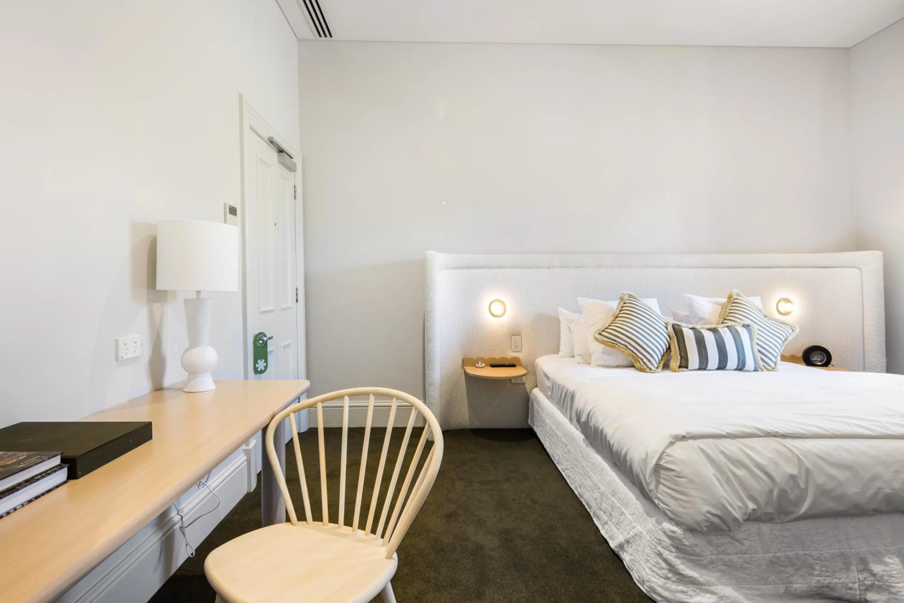 Bed in The Stirling Hotel