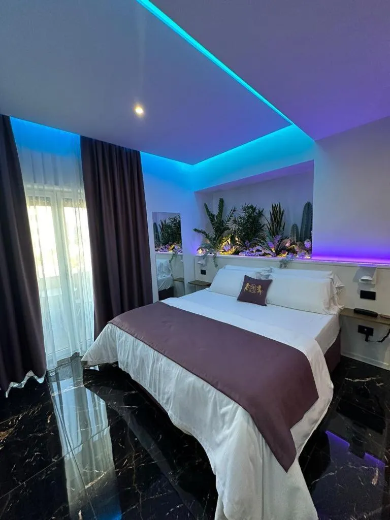 Deluxe Junior Suite - single occupancy in Hotel Max