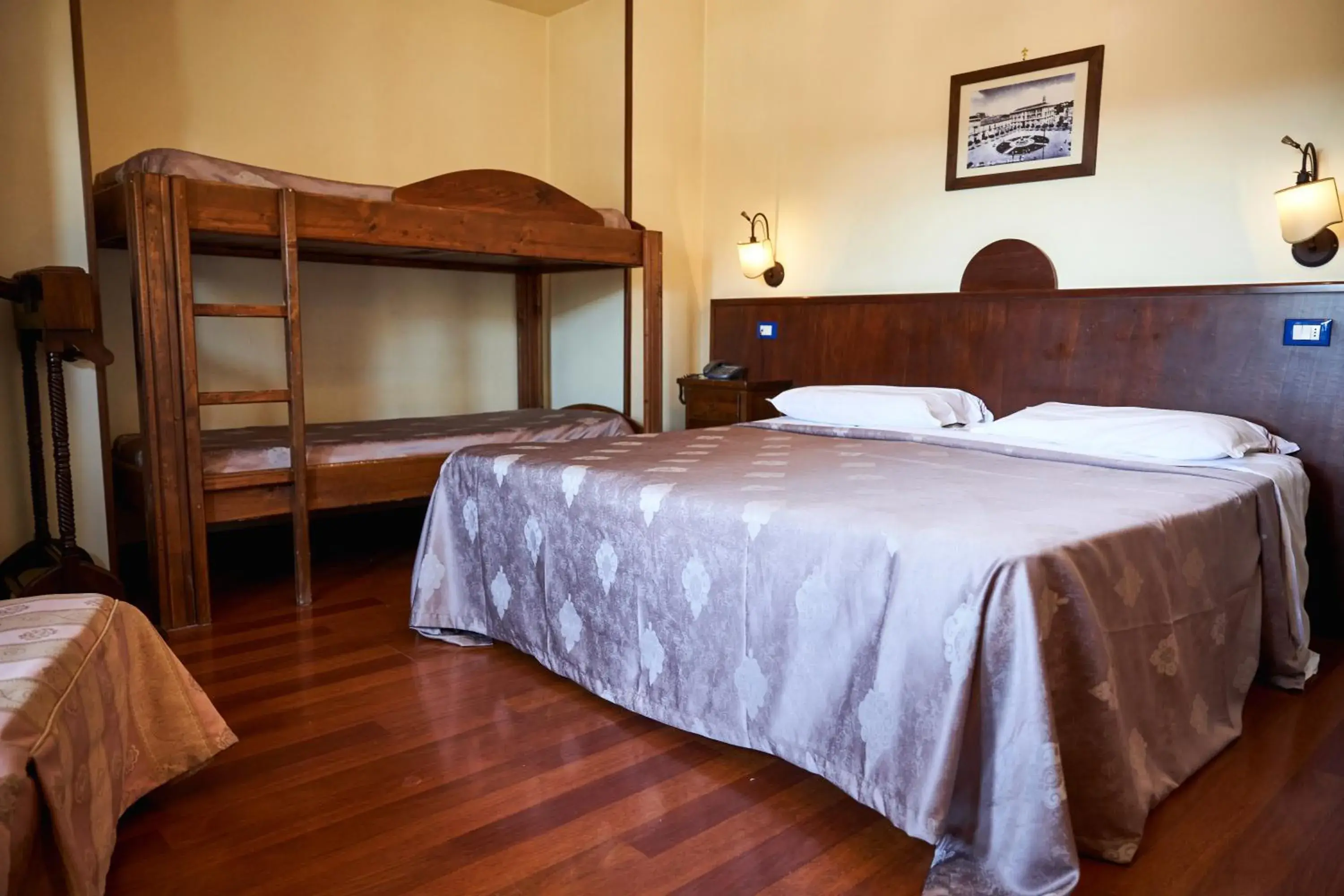 Quadruple Room in Hotel Max Quadruple Room in Hotel Max