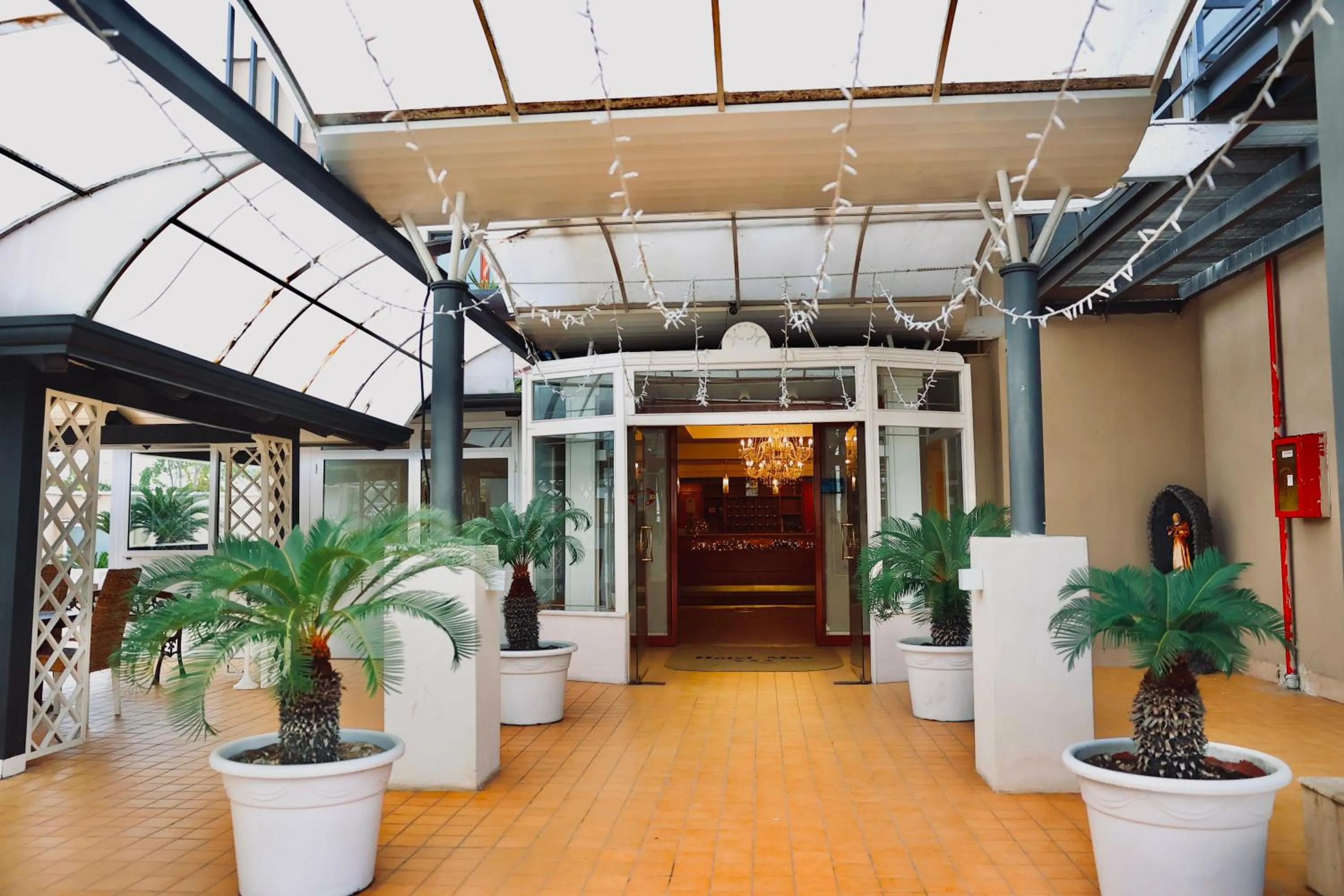 Facade/entrance in Hotel Max