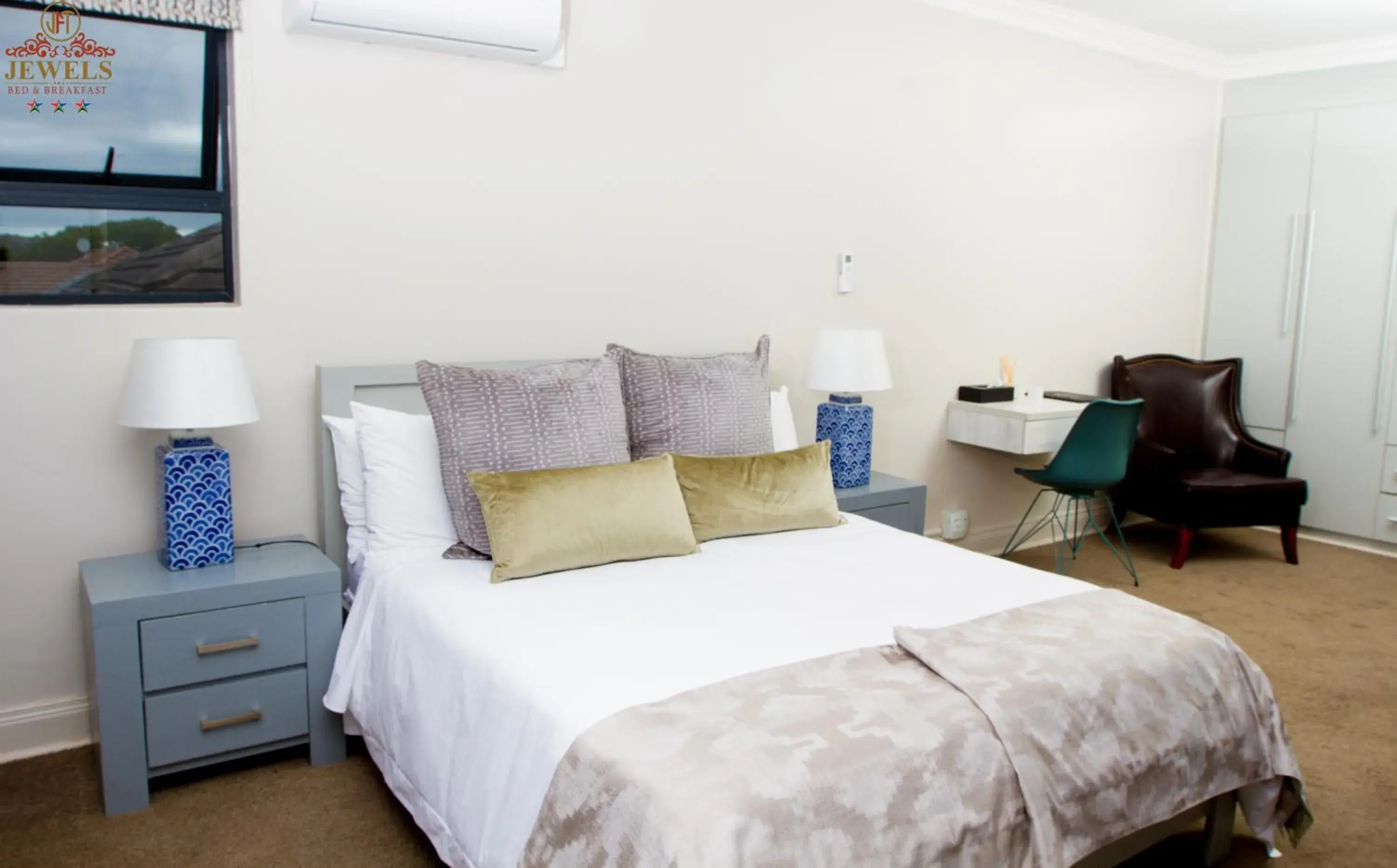 Deluxe Double Room with Balcony in JFT Jewels Guest House Deluxe Double Room with Balcony in JFT Jewels Guest House