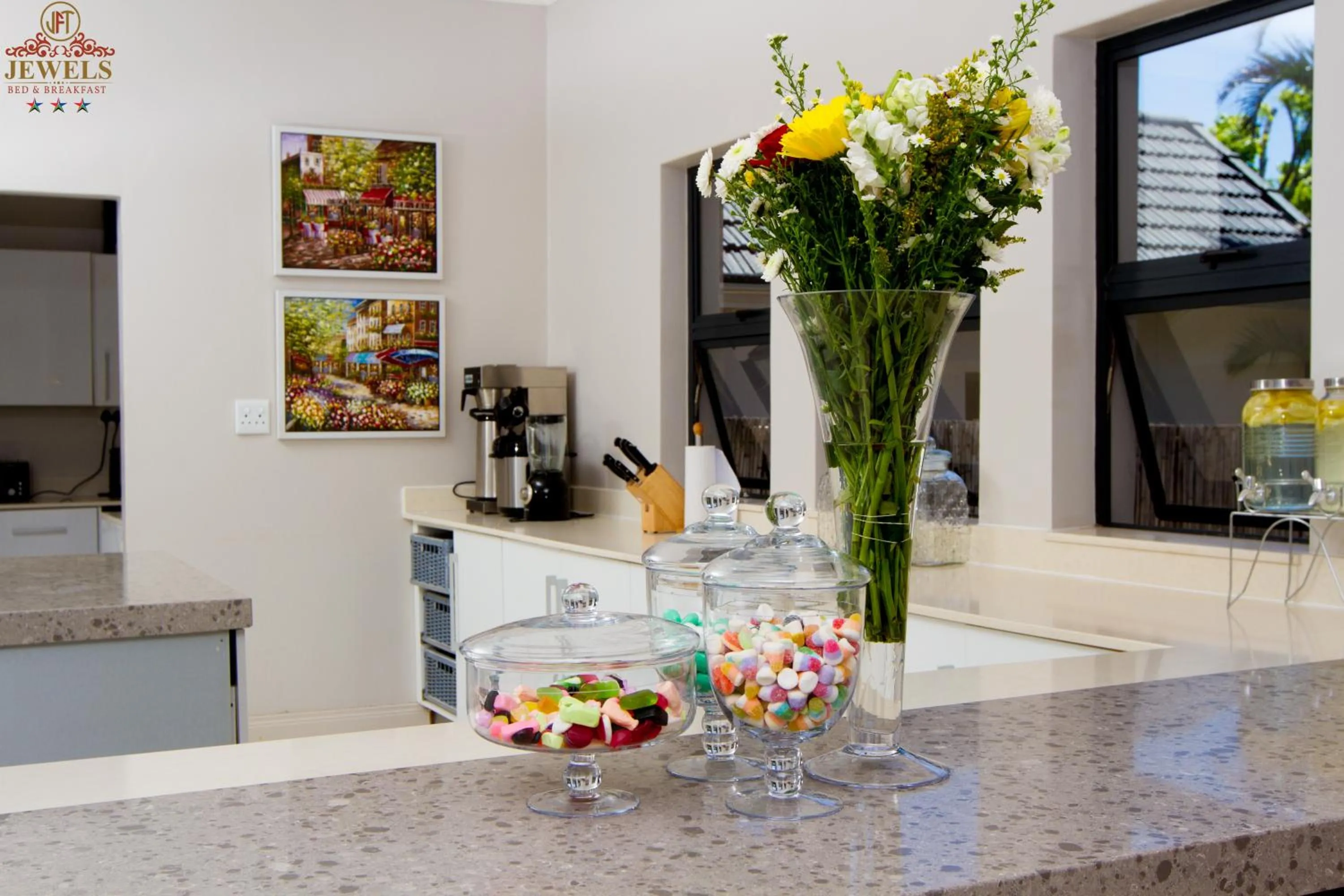 Coffee/tea facilities in JFT Jewels Guest House