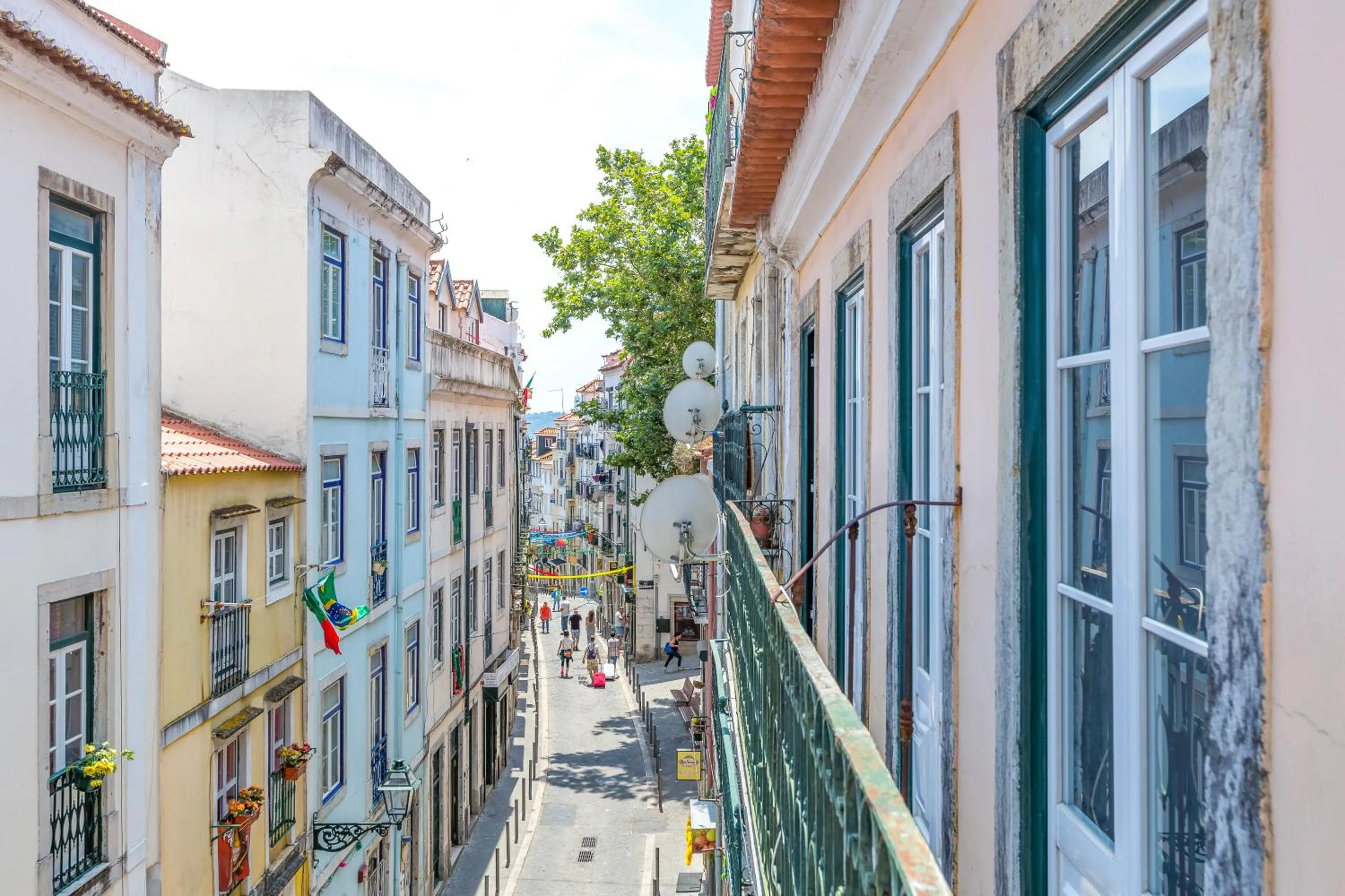 Alfama, Bright and Spacious With Private Terrace, By TimeCooler