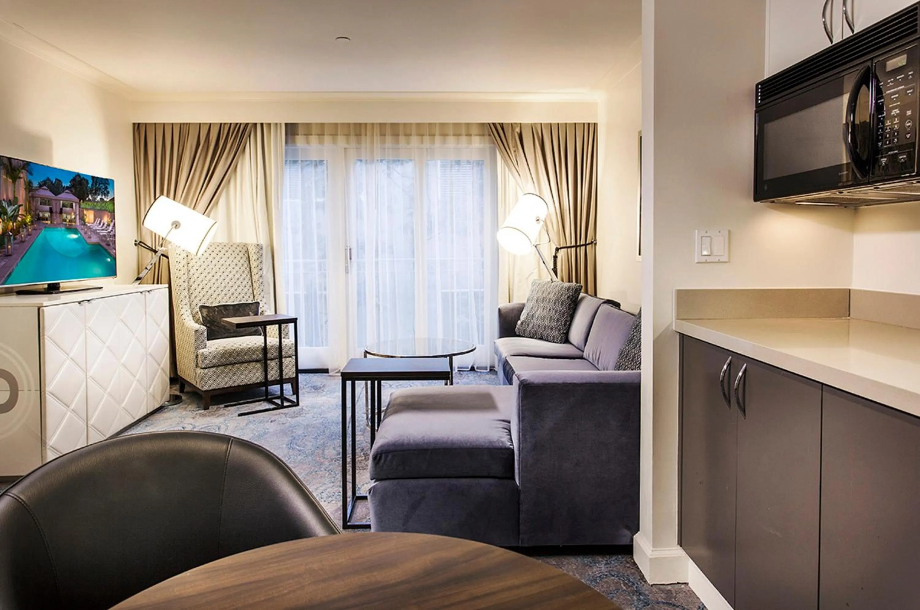 Living room in Hotel Amarano Burbank-Hollywood