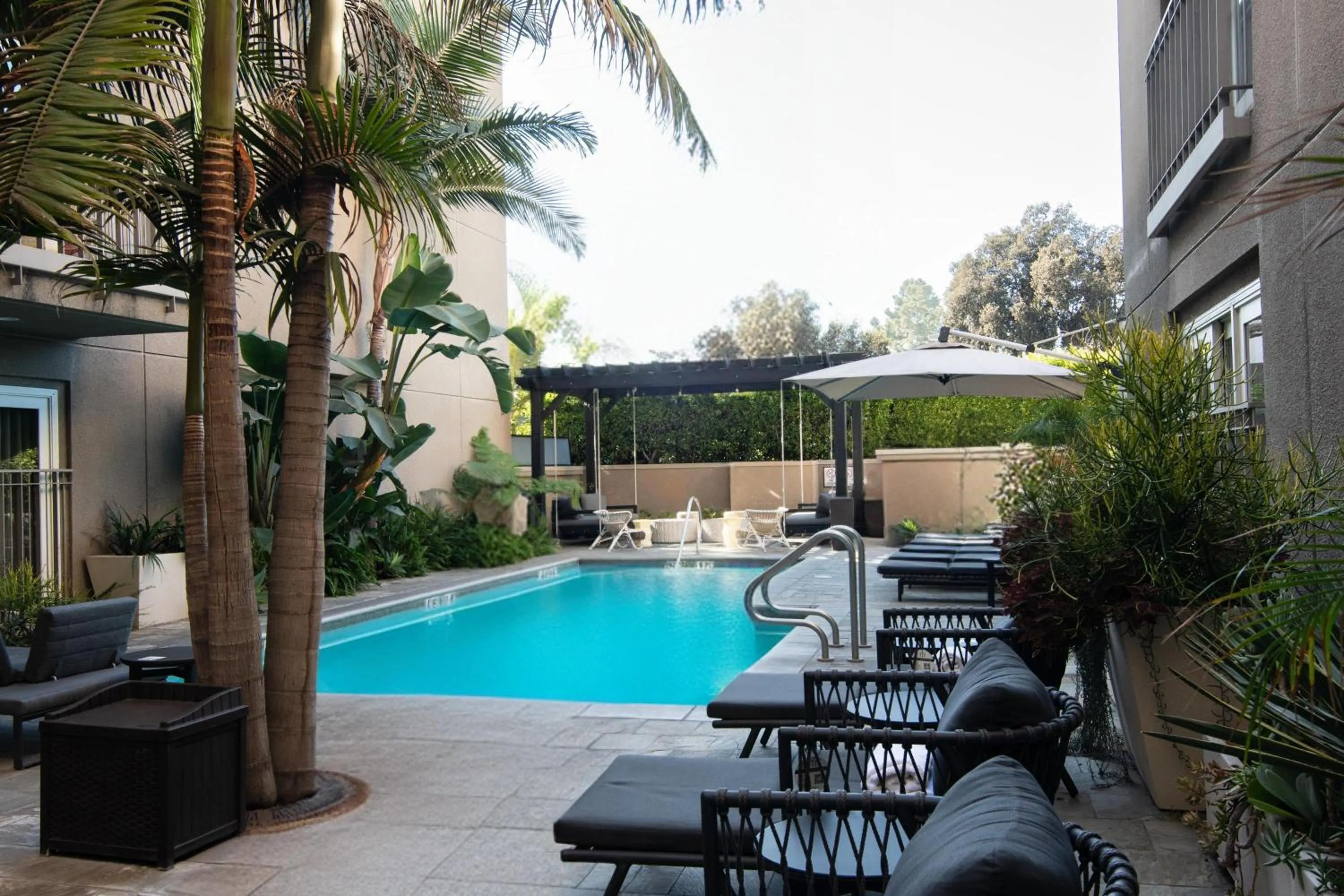 Swimming pool in Hotel Amarano Burbank-Hollywood