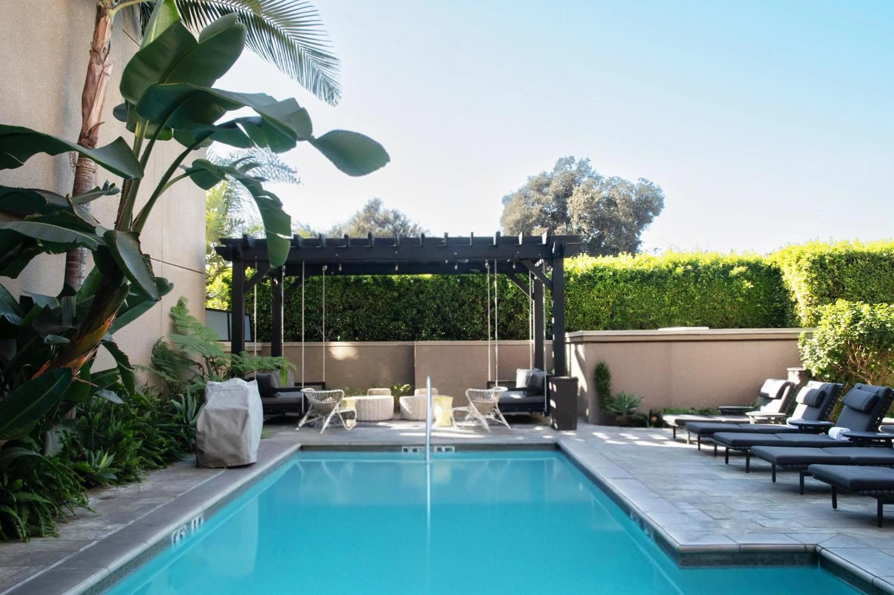 Swimming pool in Hotel Amarano Burbank-Hollywood