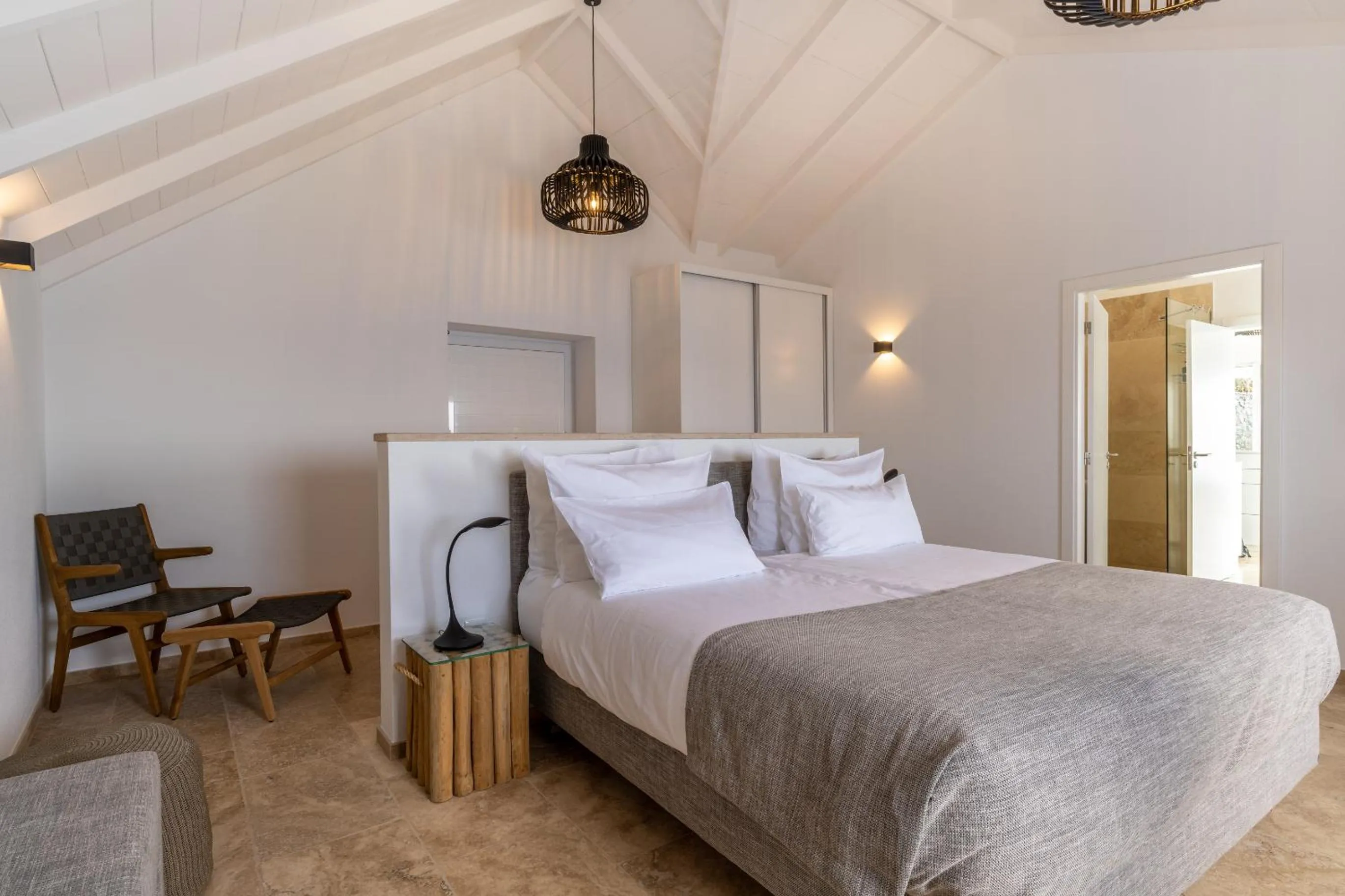 Bed in Escarpa - The Madeira Hideaway