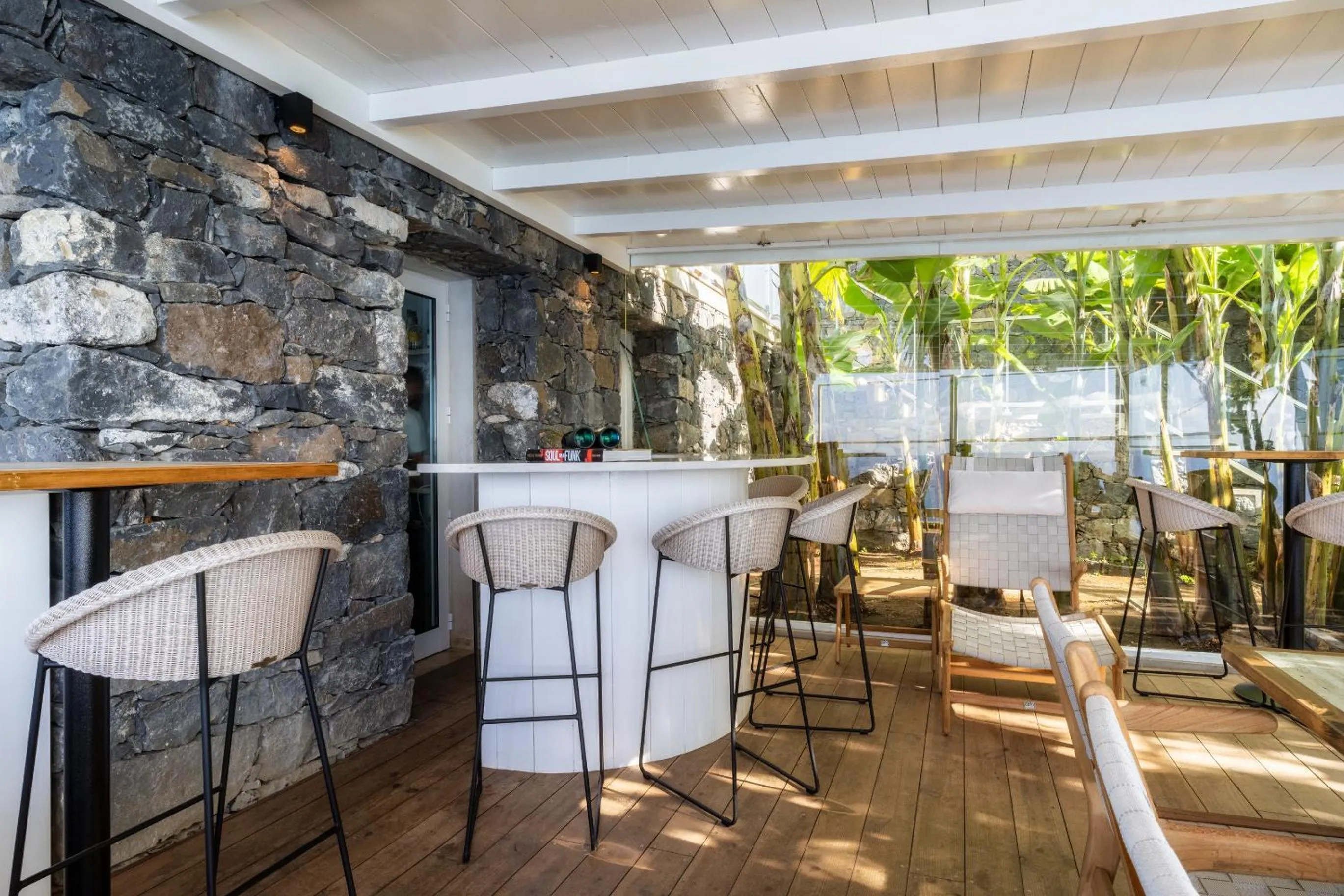 Lounge or bar in Escarpa - The Madeira Hideaway