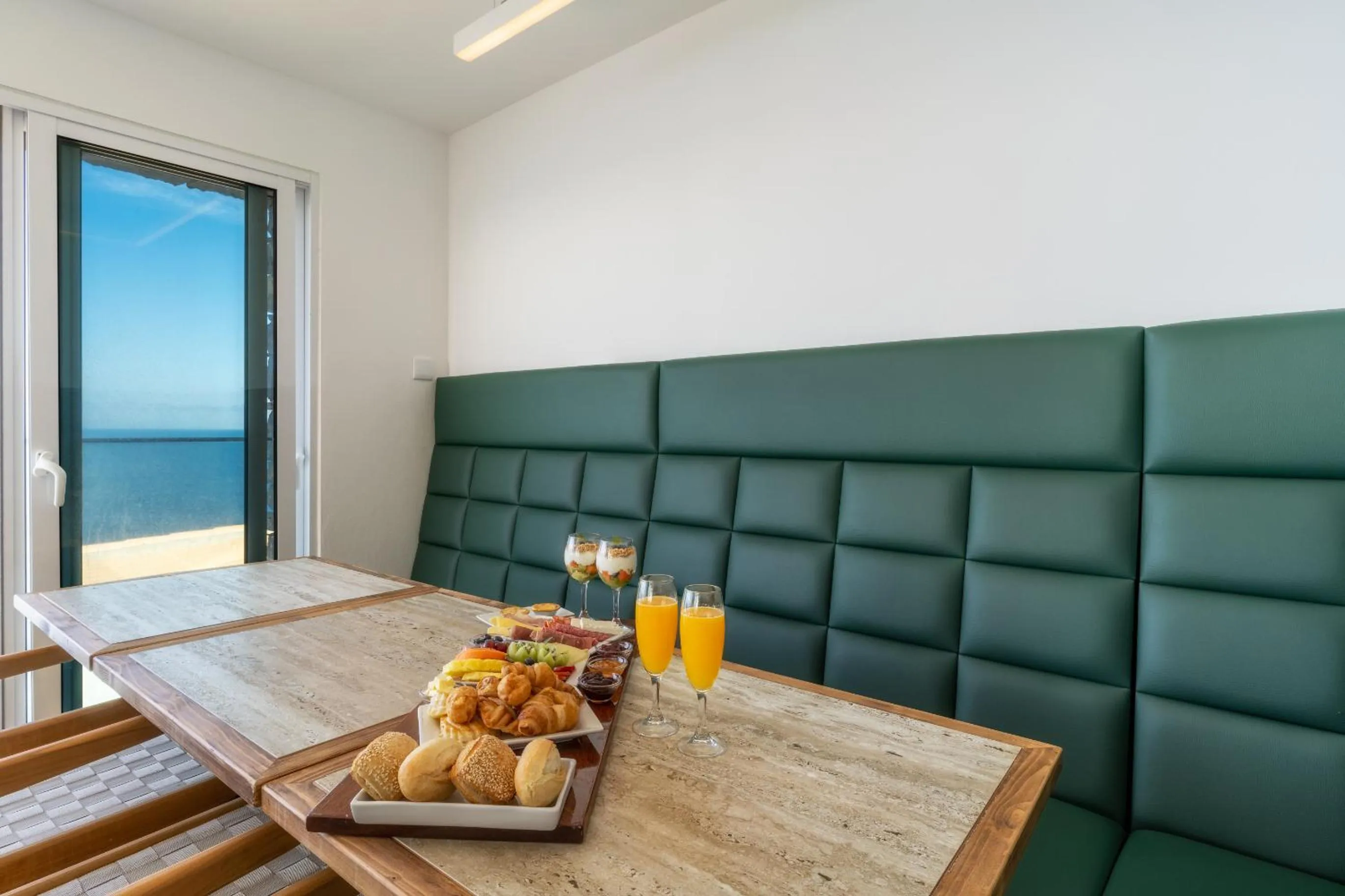 Dining area in Escarpa - The Madeira Hideaway