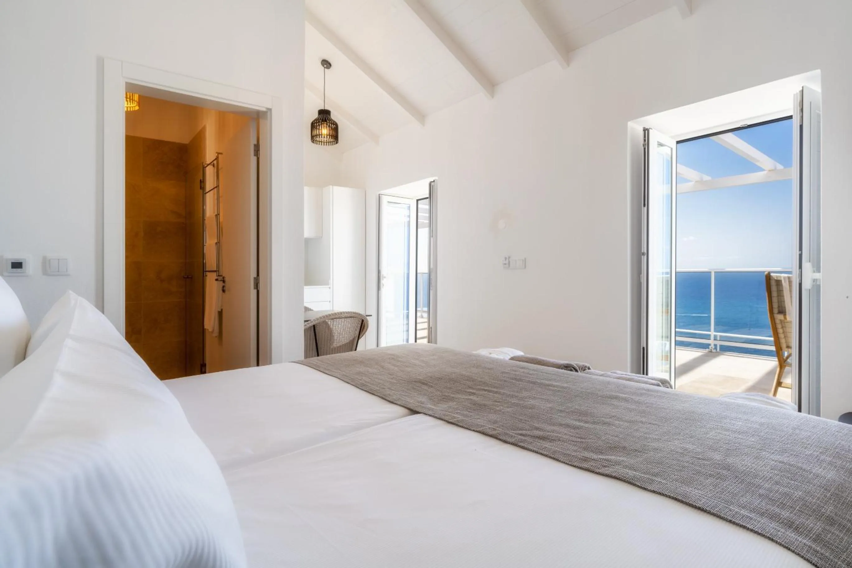 Bed in Escarpa - The Madeira Hideaway