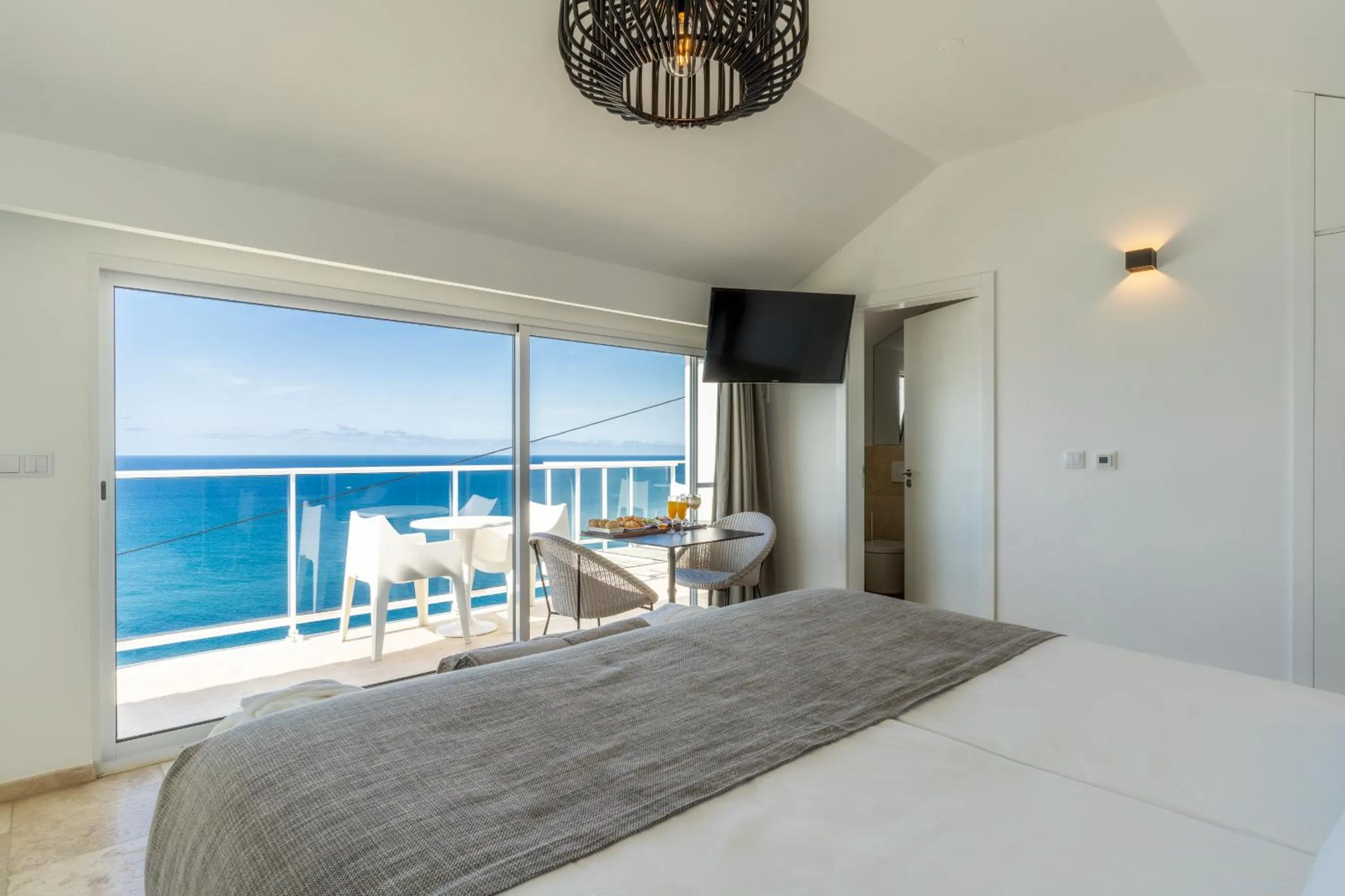 Bed in Escarpa - The Madeira Hideaway