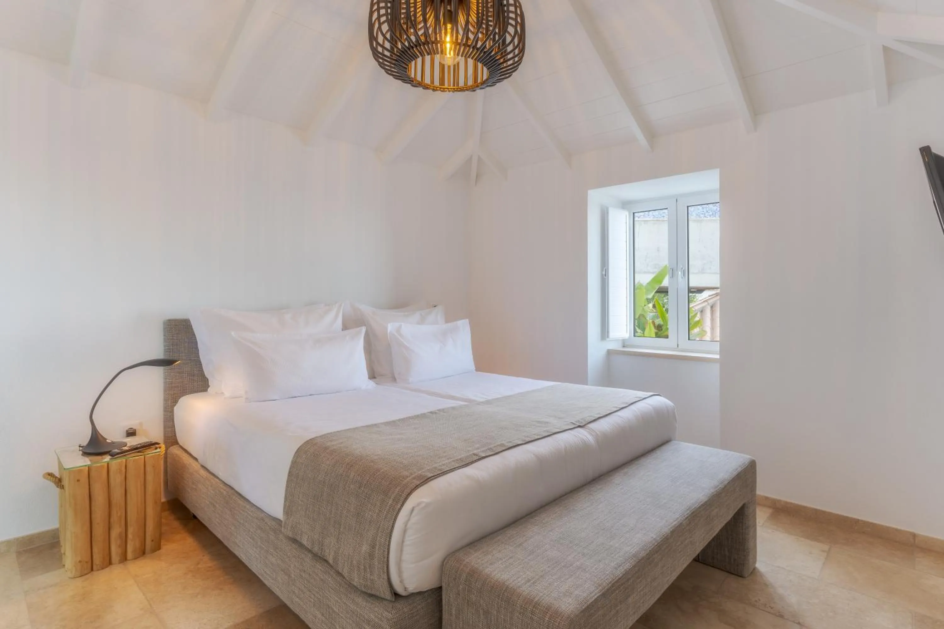 Bed in Escarpa - The Madeira Hideaway