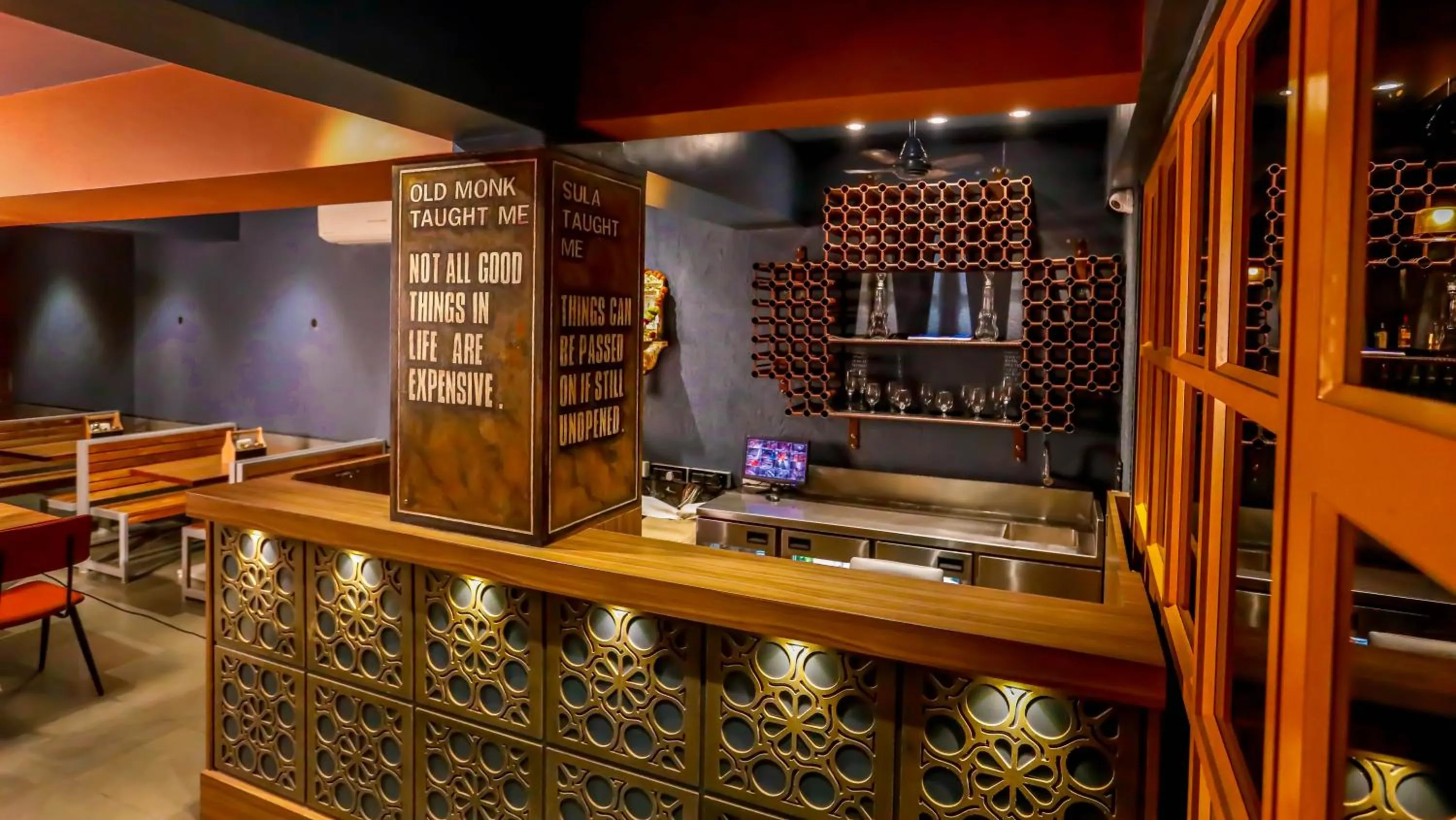 Restaurant/places to eat in Hotel Imperial