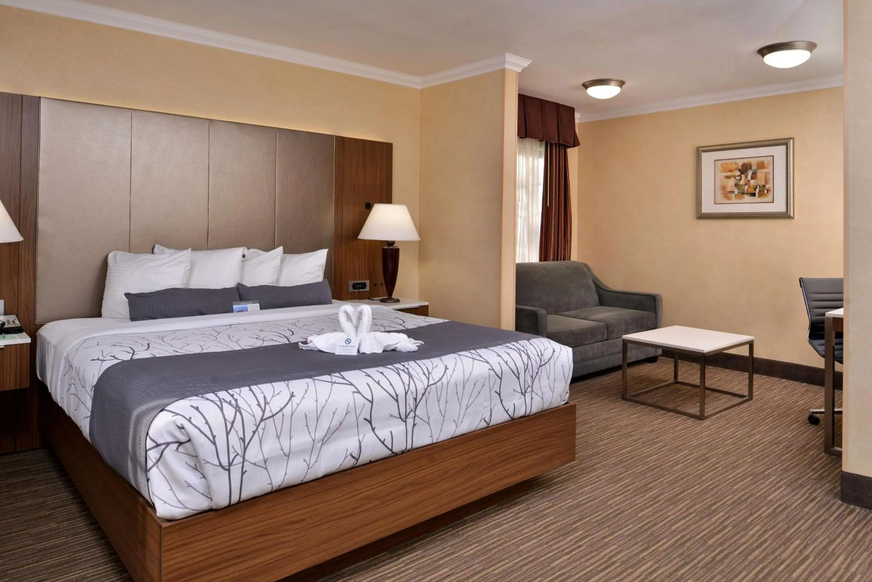 Photo of the whole room, Bed in Best Western Hollywood Plaza Inn Hotel - Hollywood Walk of Fame LA