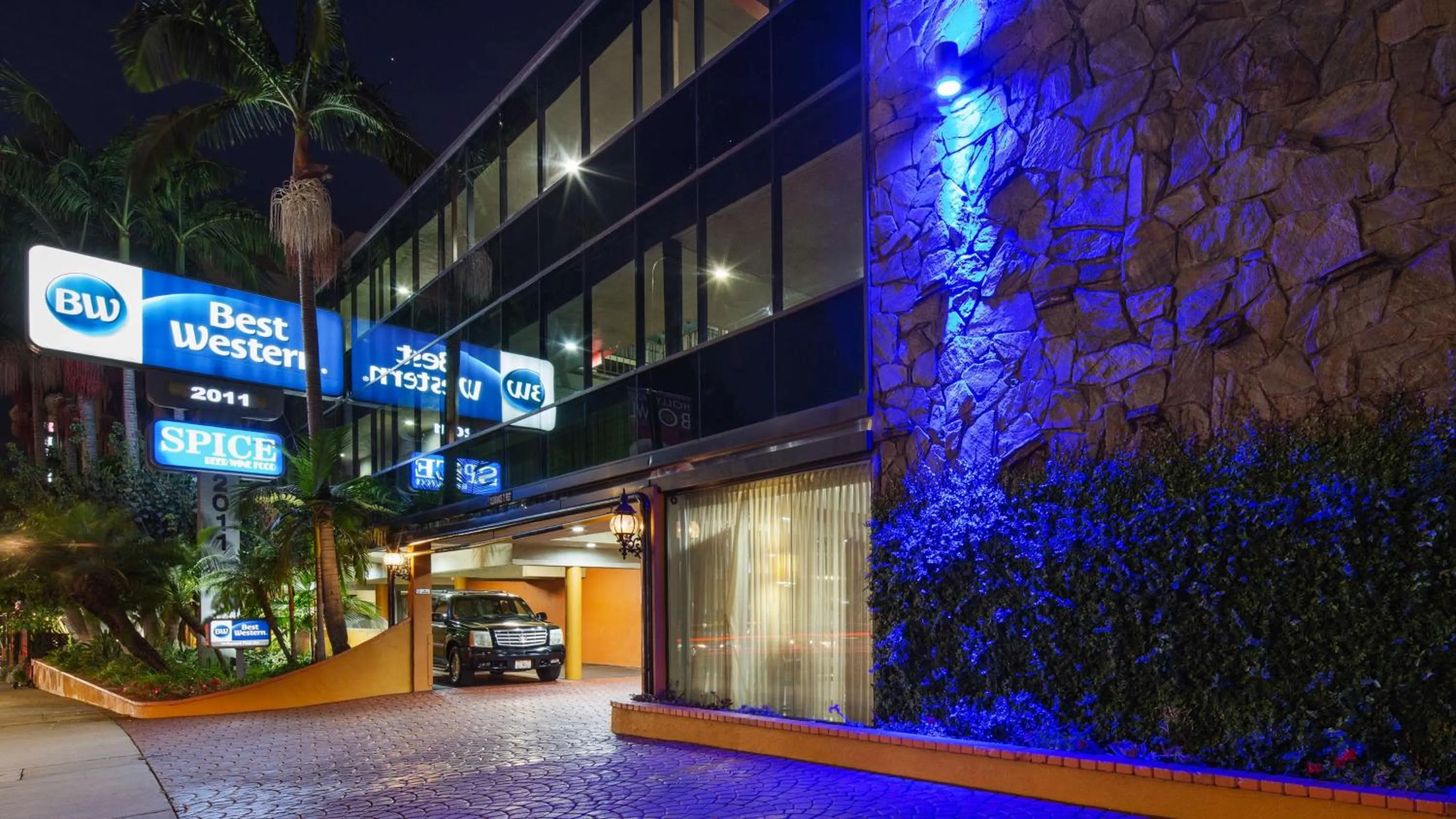 Property building in Best Western Hollywood Plaza Inn Hotel - Hollywood Walk of Fame LA