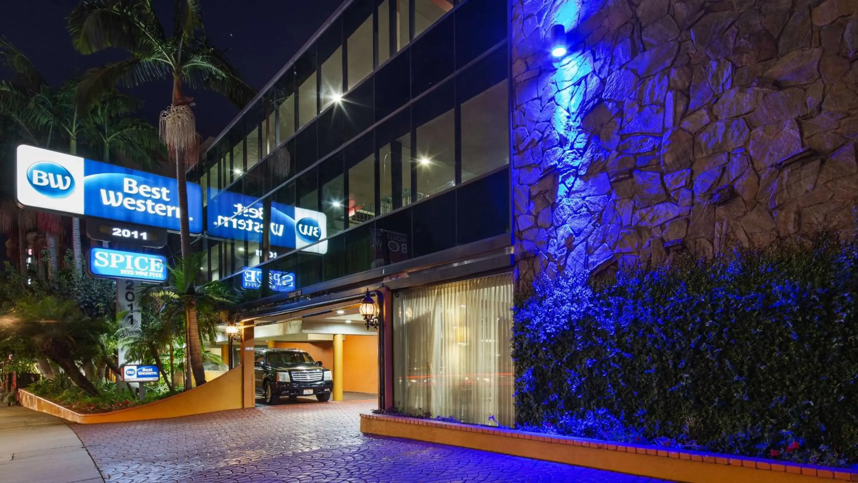 Property building in Best Western Hollywood Plaza Inn Hotel - Hollywood Walk of Fame LA Property building in Best Western Hollywood Plaza Inn Hotel - Hollywood Walk of Fame LA