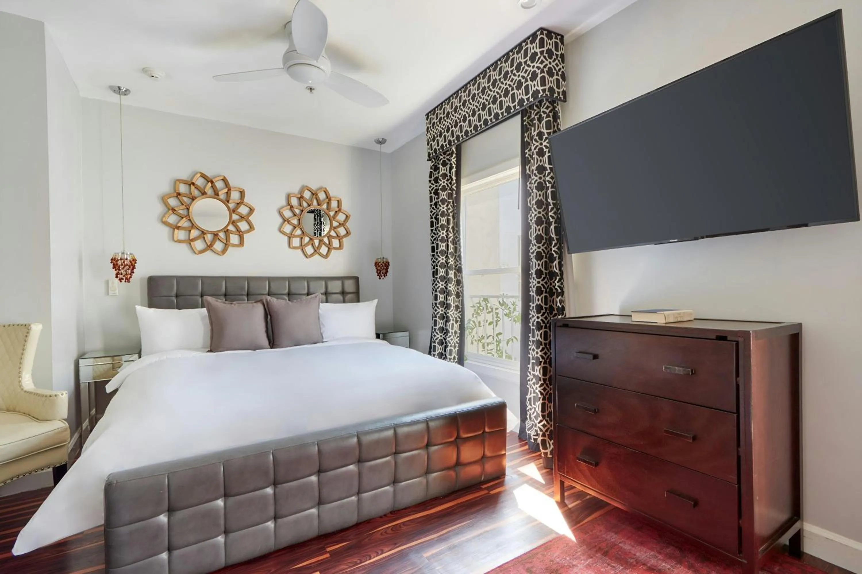 Bedroom, Bed in The Crescent Hotel Beverly Hills, Sonder by Marriott Bonvoy