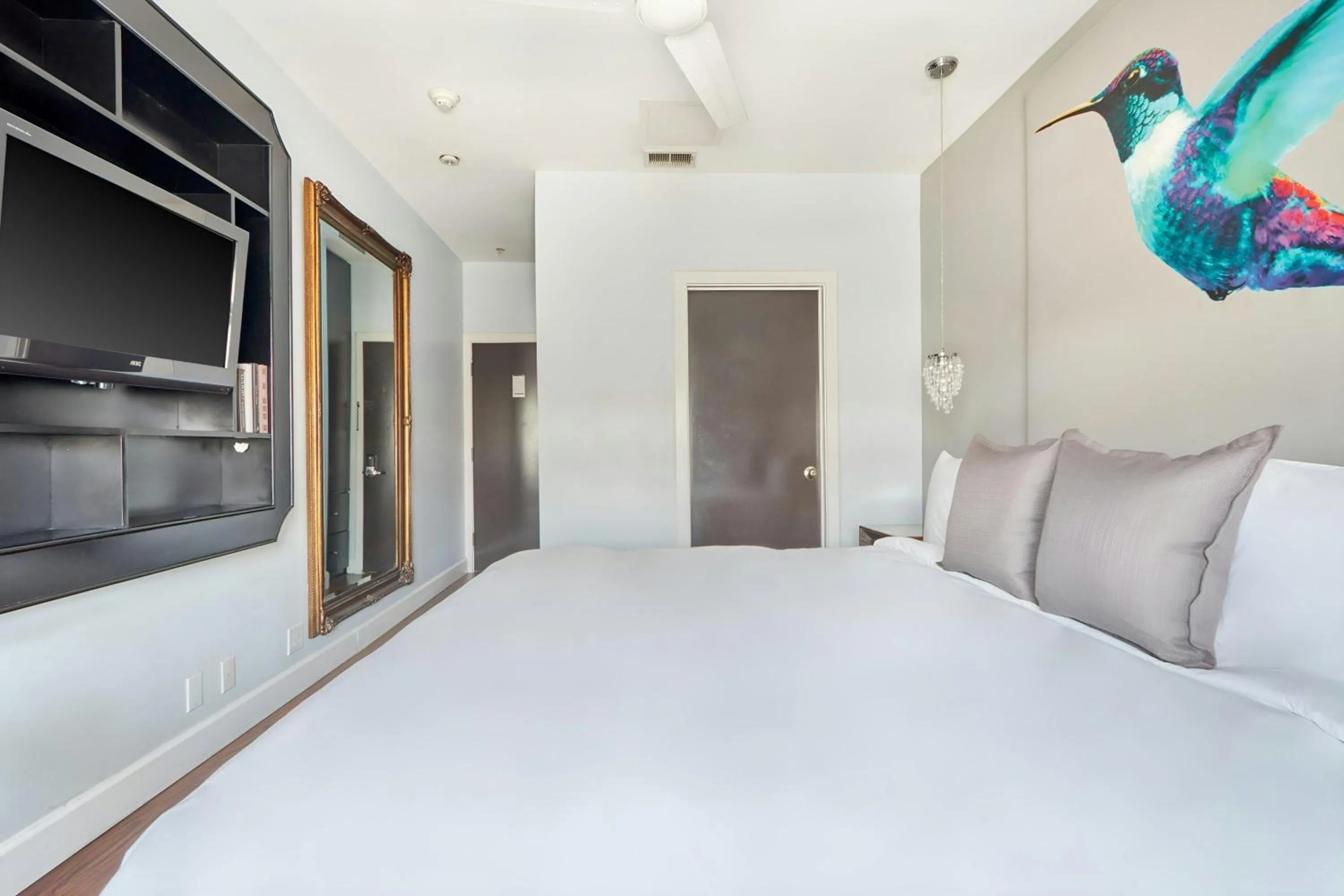 Bedroom, Bed in The Crescent Hotel Beverly Hills, Sonder by Marriott Bonvoy