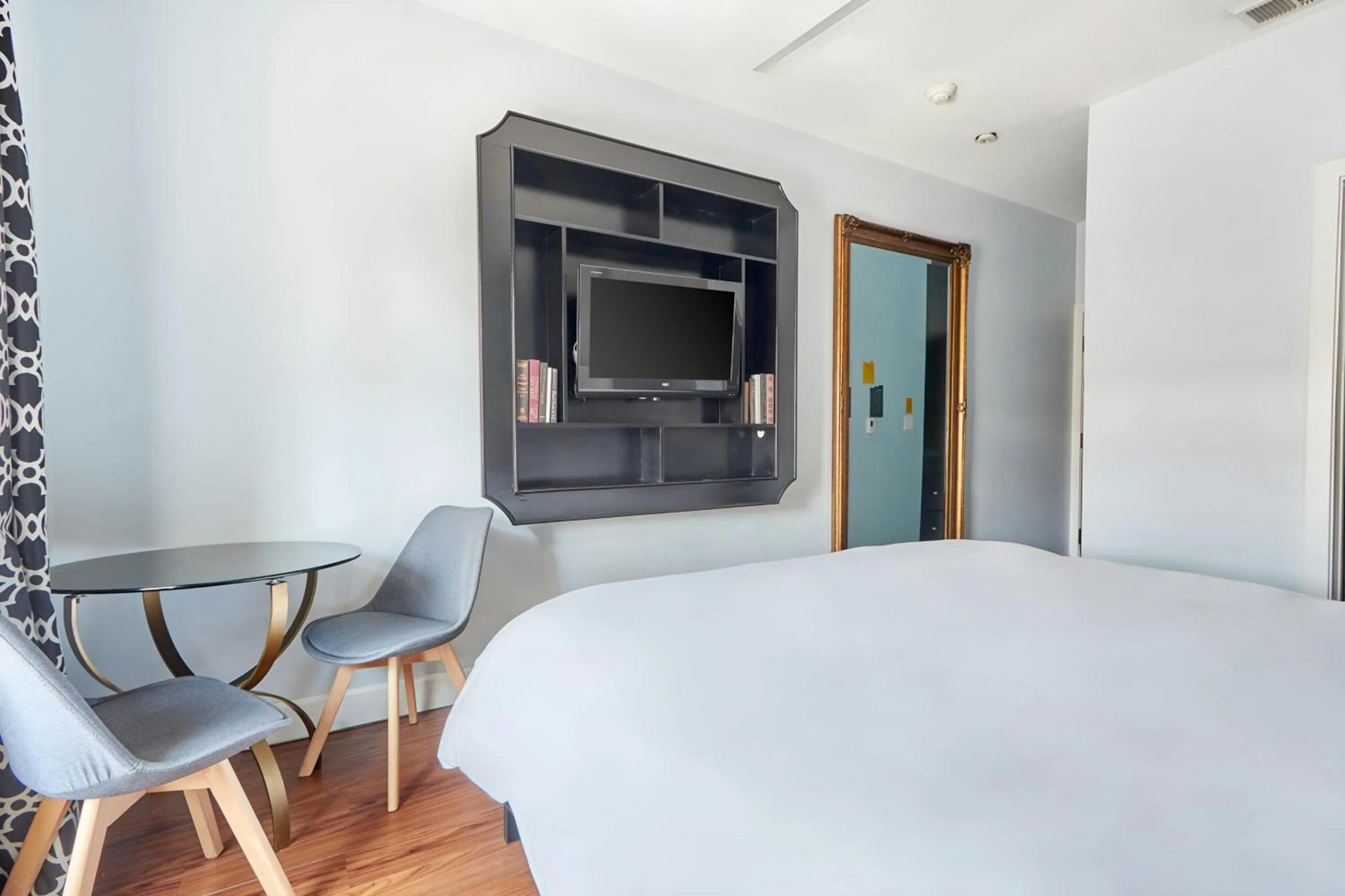 Bedroom, Bed in The Crescent Hotel Beverly Hills, Sonder by Marriott Bonvoy