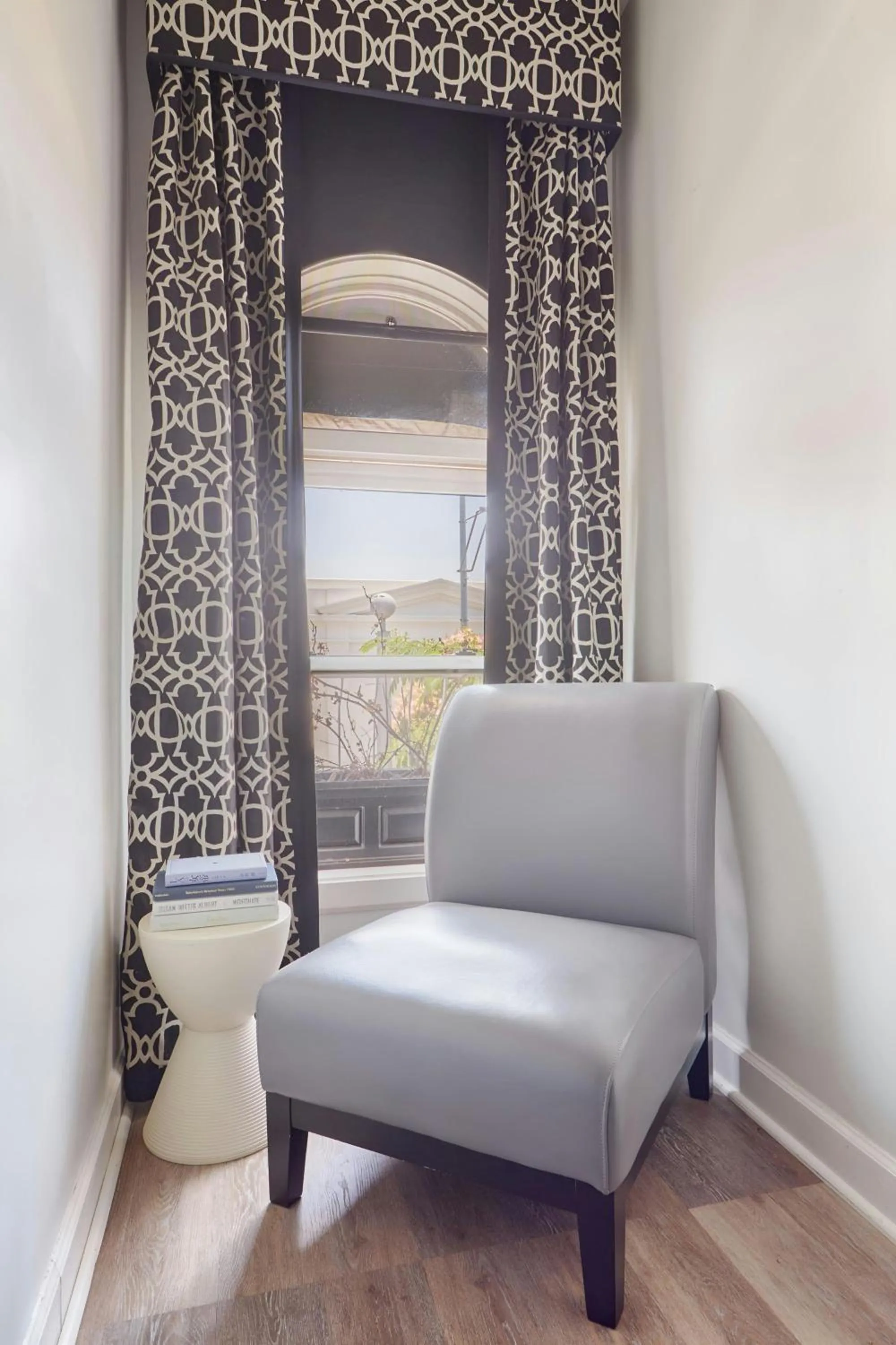 Photo of the whole room in The Crescent Hotel Beverly Hills, Sonder by Marriott Bonvoy