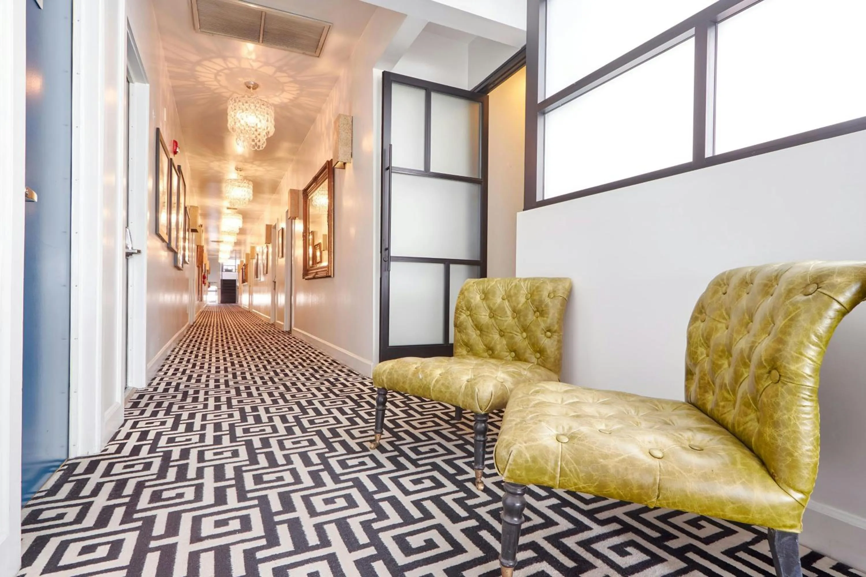 Lobby or reception in The Crescent Hotel Beverly Hills, Sonder by Marriott Bonvoy