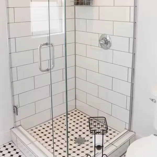 Bathroom in The Nightingale Motel