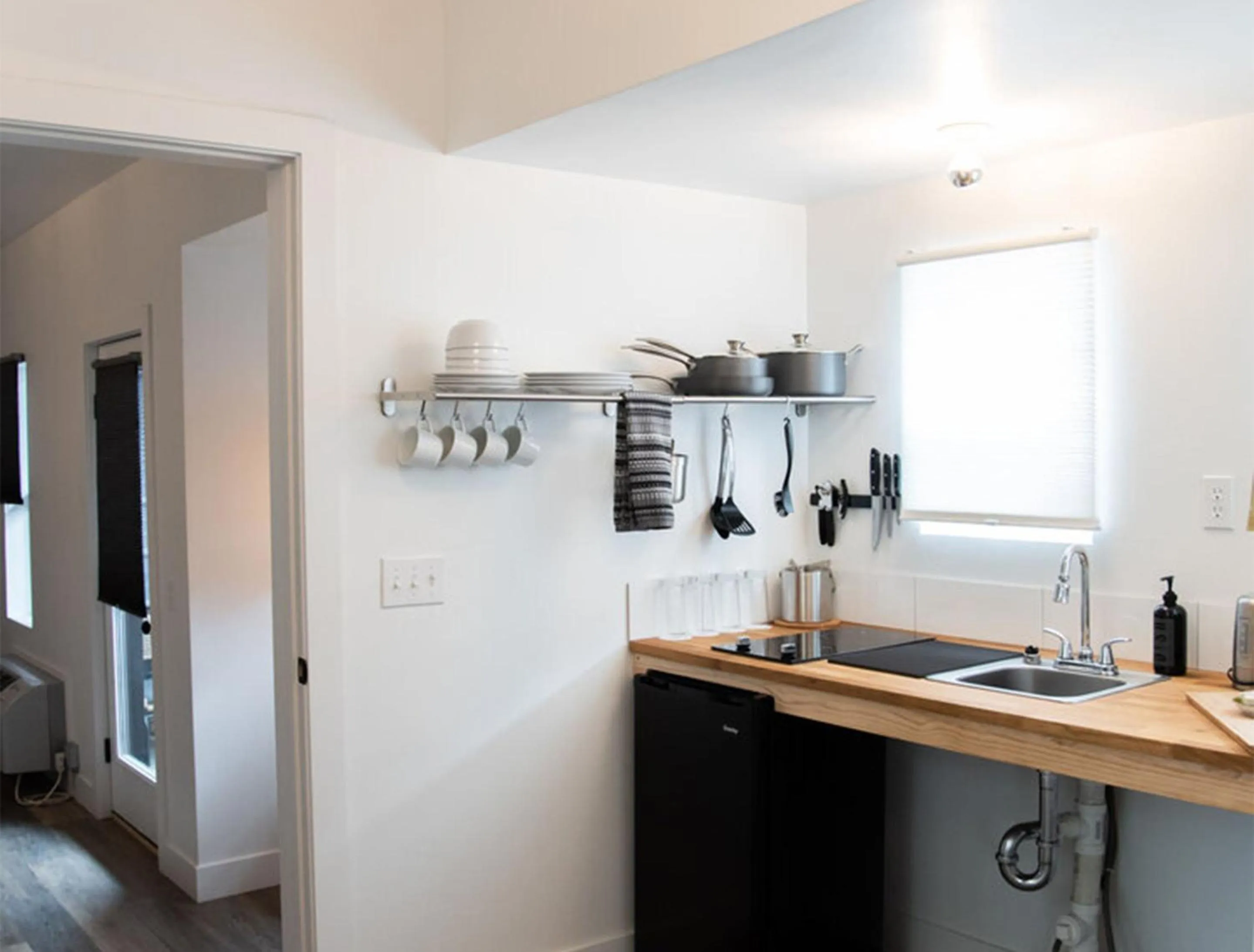 Kitchen or kitchenette in The Nightingale Motel