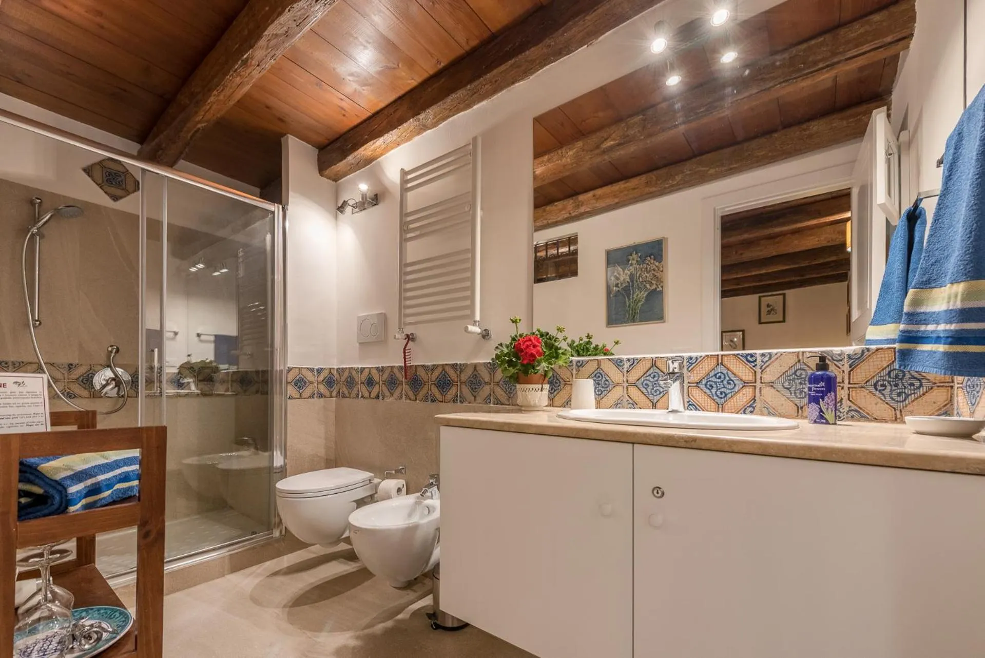 Bathroom in Il Glicine La Piana dei Colli