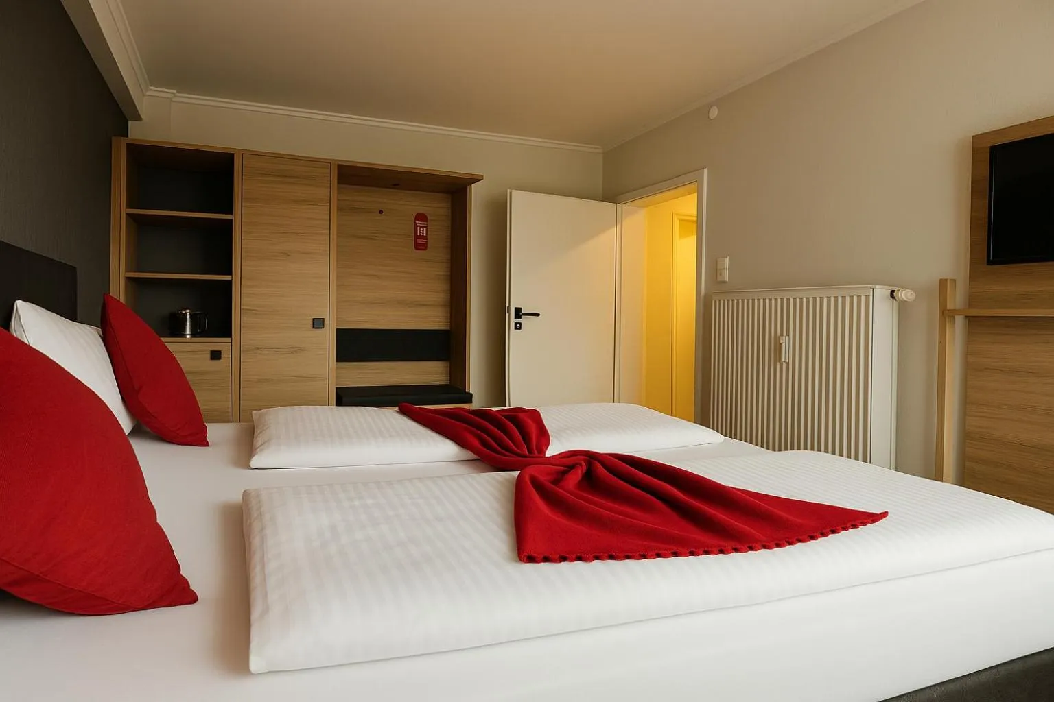 Photo of the whole room, Bed in Hotel Schultheiss Hameln