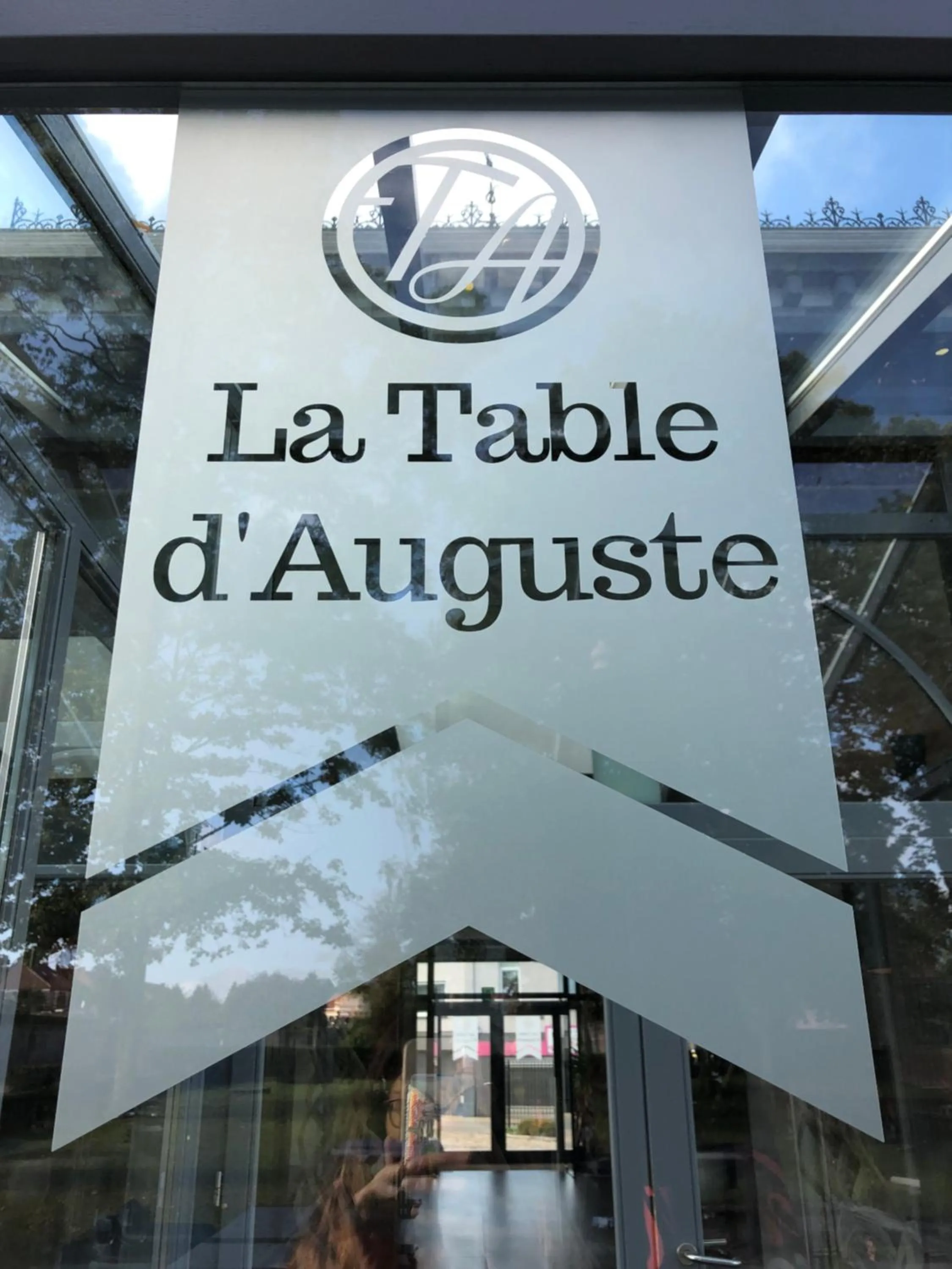 Property logo or sign in La table d’Auguste