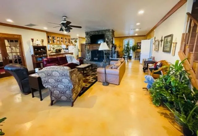 TV and multimedia in Grandview House on Hamilton Creek