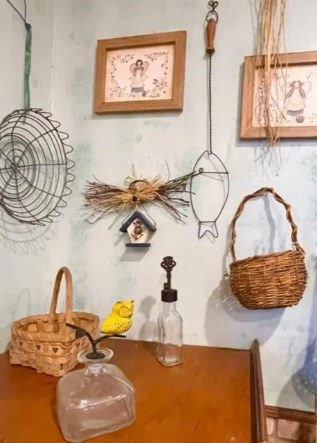 Decorative detail in Grandview House on Hamilton Creek