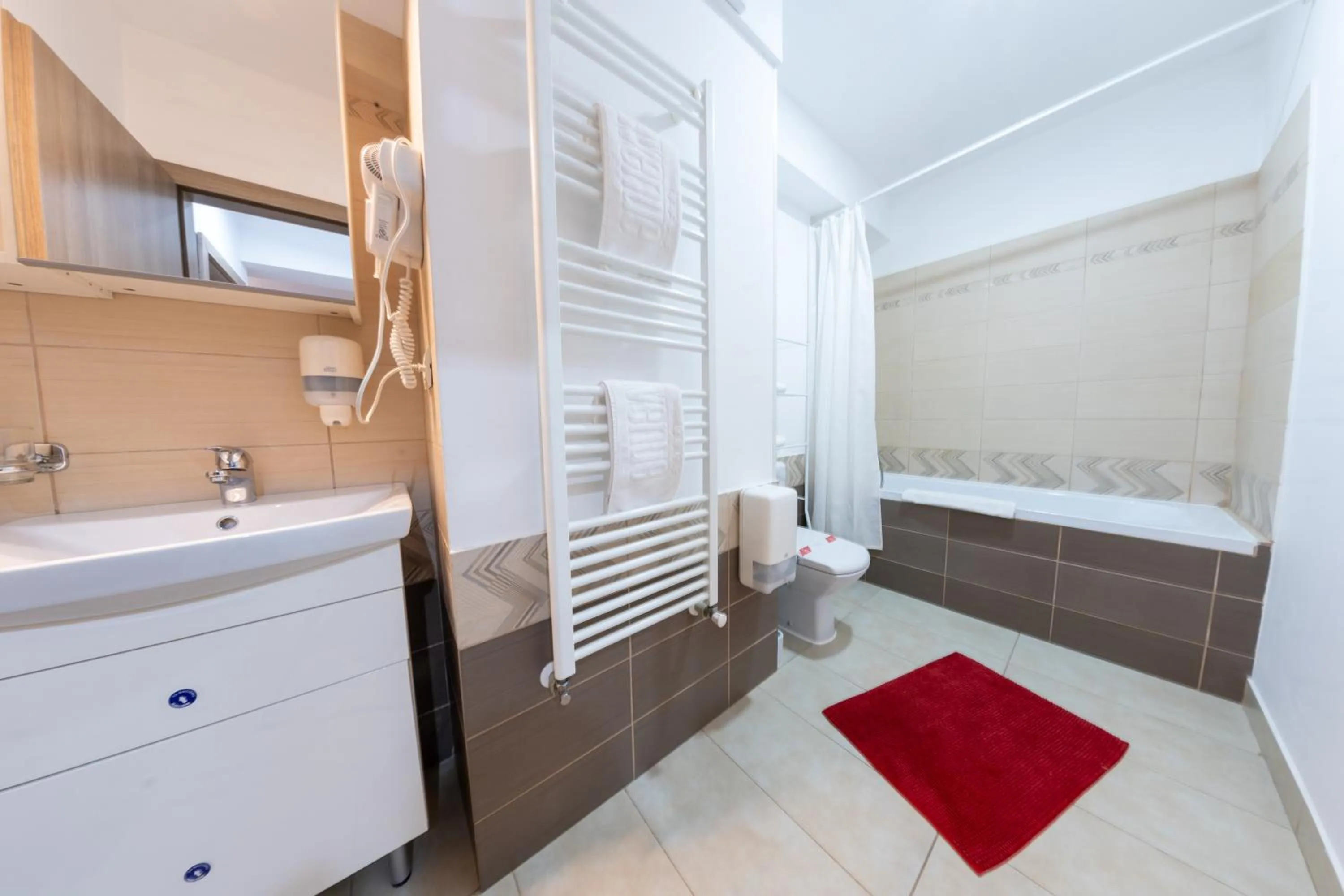 Shower in Avenue Parliament Old Town - Avenue Hotels