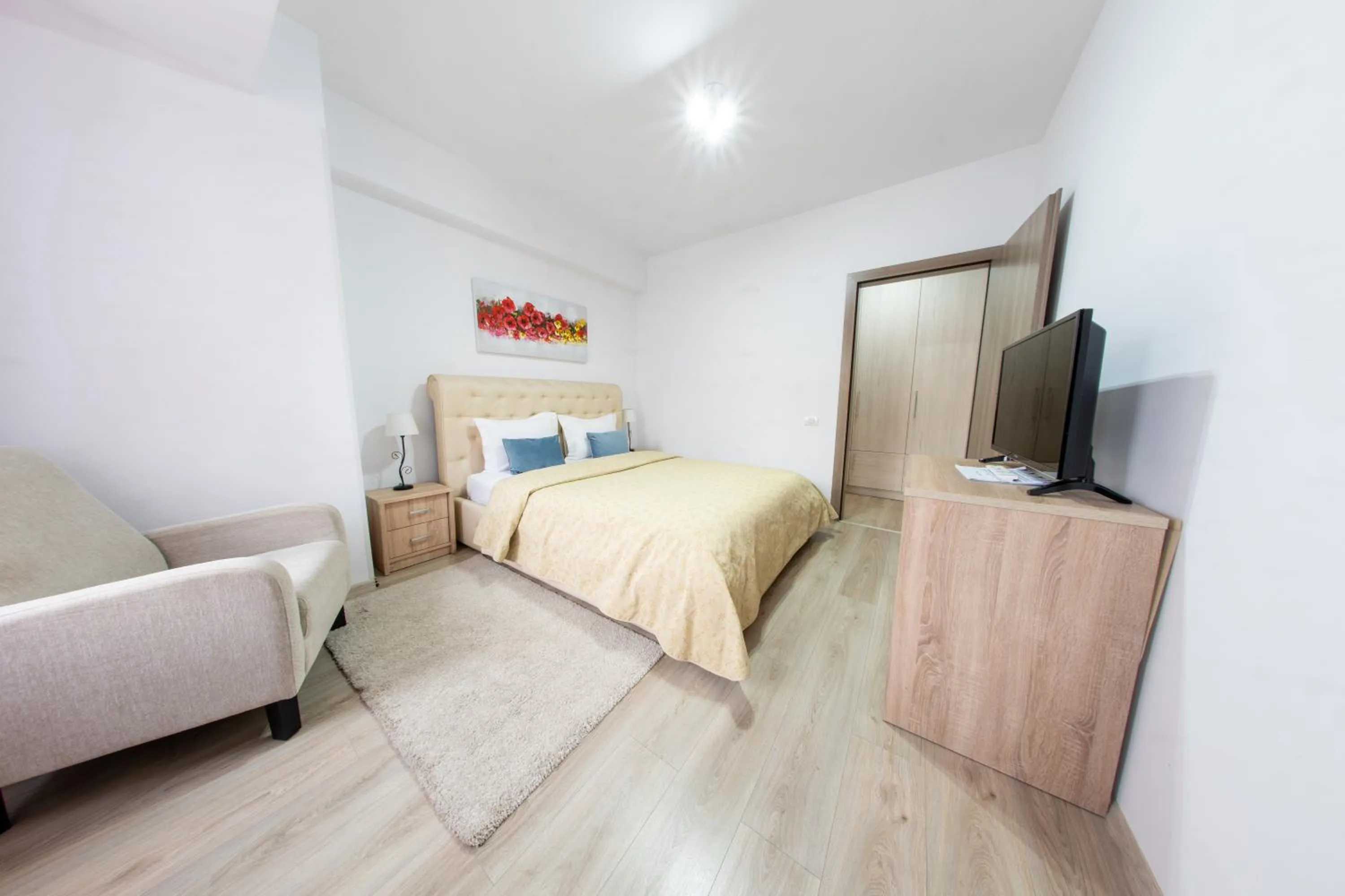 Communal lounge/ TV room, Bed in Avenue Parliament Old Town - Avenue Hotels