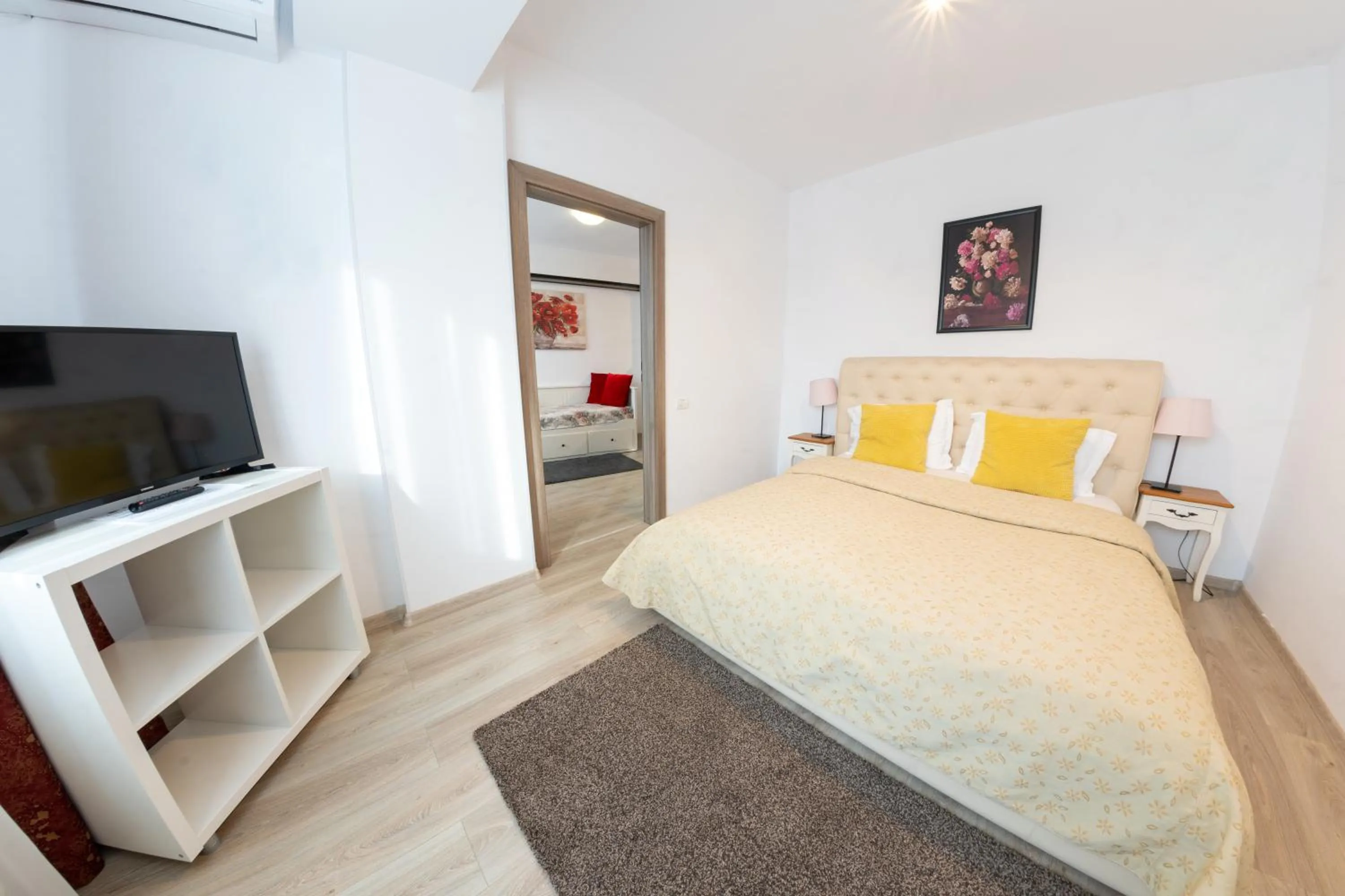 Communal lounge/ TV room, Bed in Avenue Parliament Old Town - Avenue Hotels