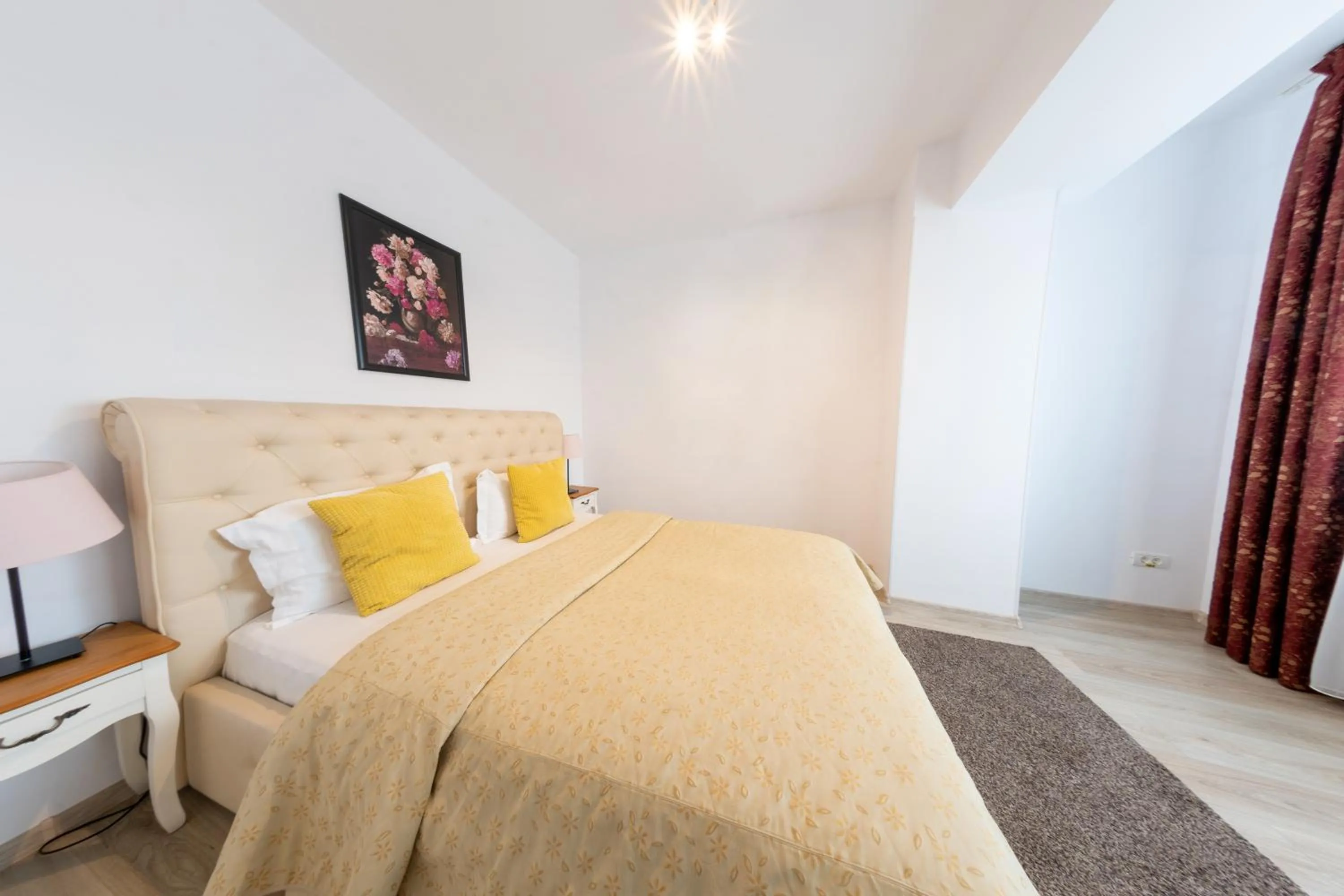 TV and multimedia, Bed in Avenue Parliament Old Town - Avenue Hotels