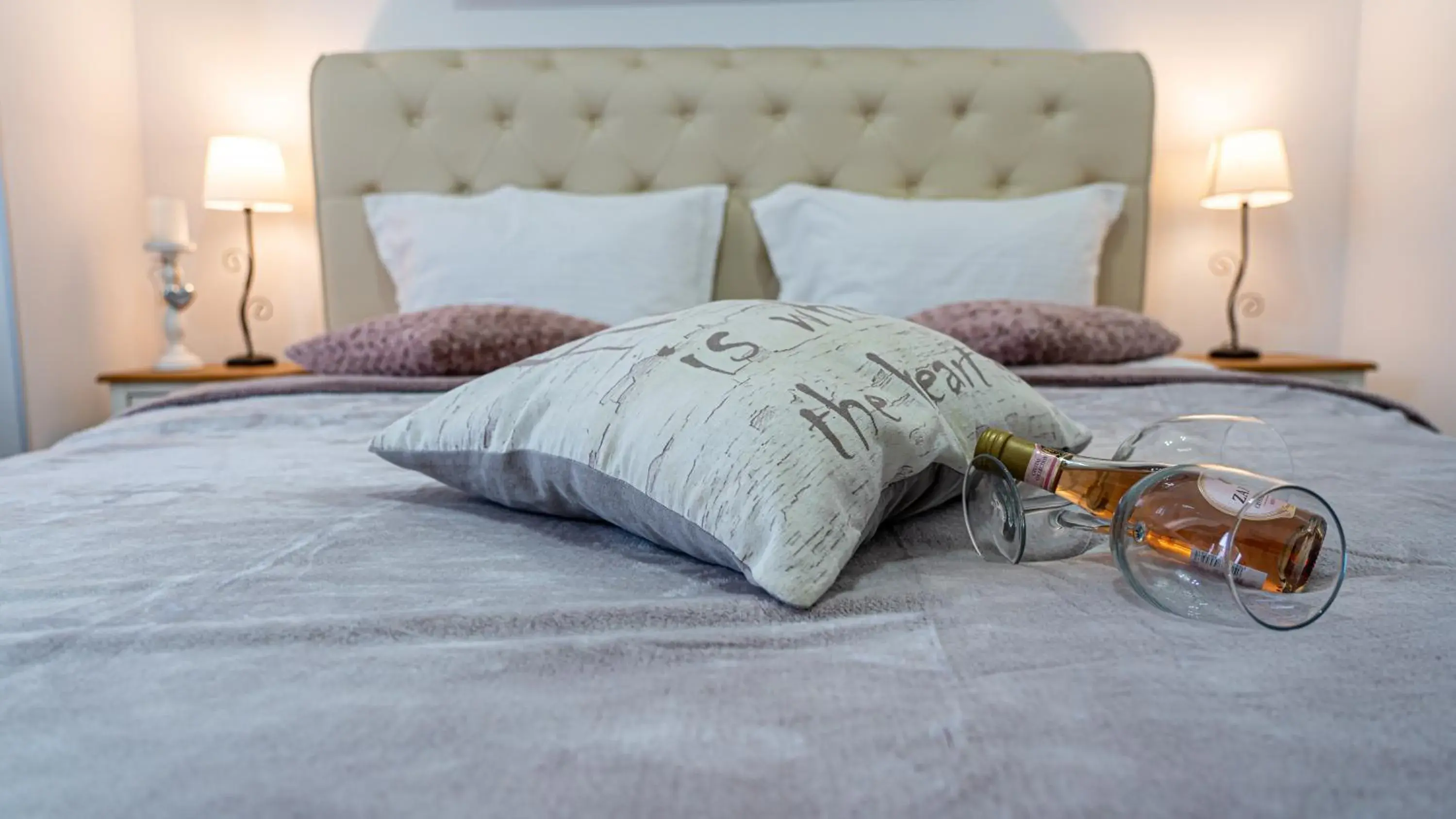 Bedroom, Bed in Avenue Parliament Old Town - Avenue Hotels Bedroom, Bed in Avenue Parliament Old Town - Avenue Hotels