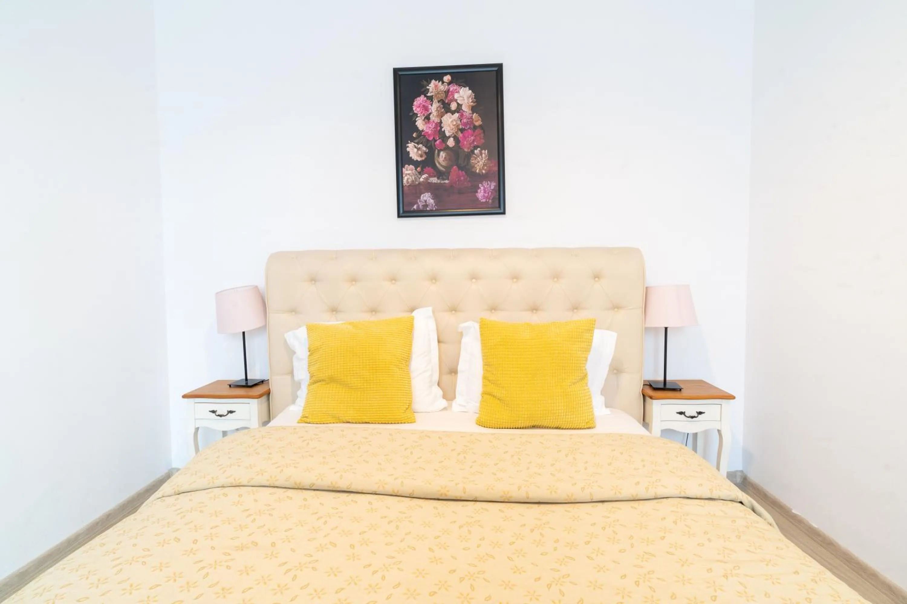 Bed in Avenue Parliament Old Town - Avenue Hotels