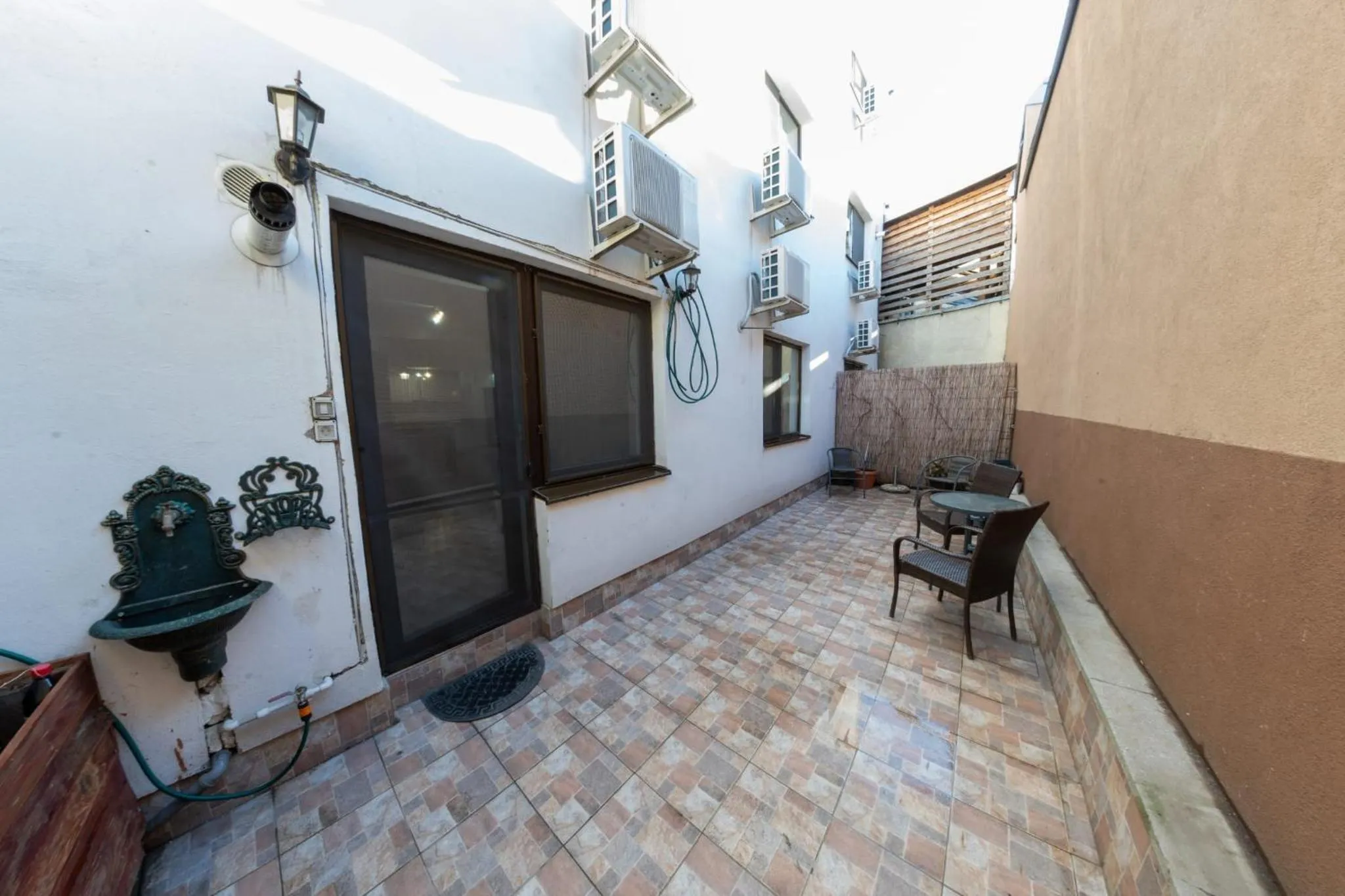 Patio in Avenue Parliament Old Town - Avenue Hotels