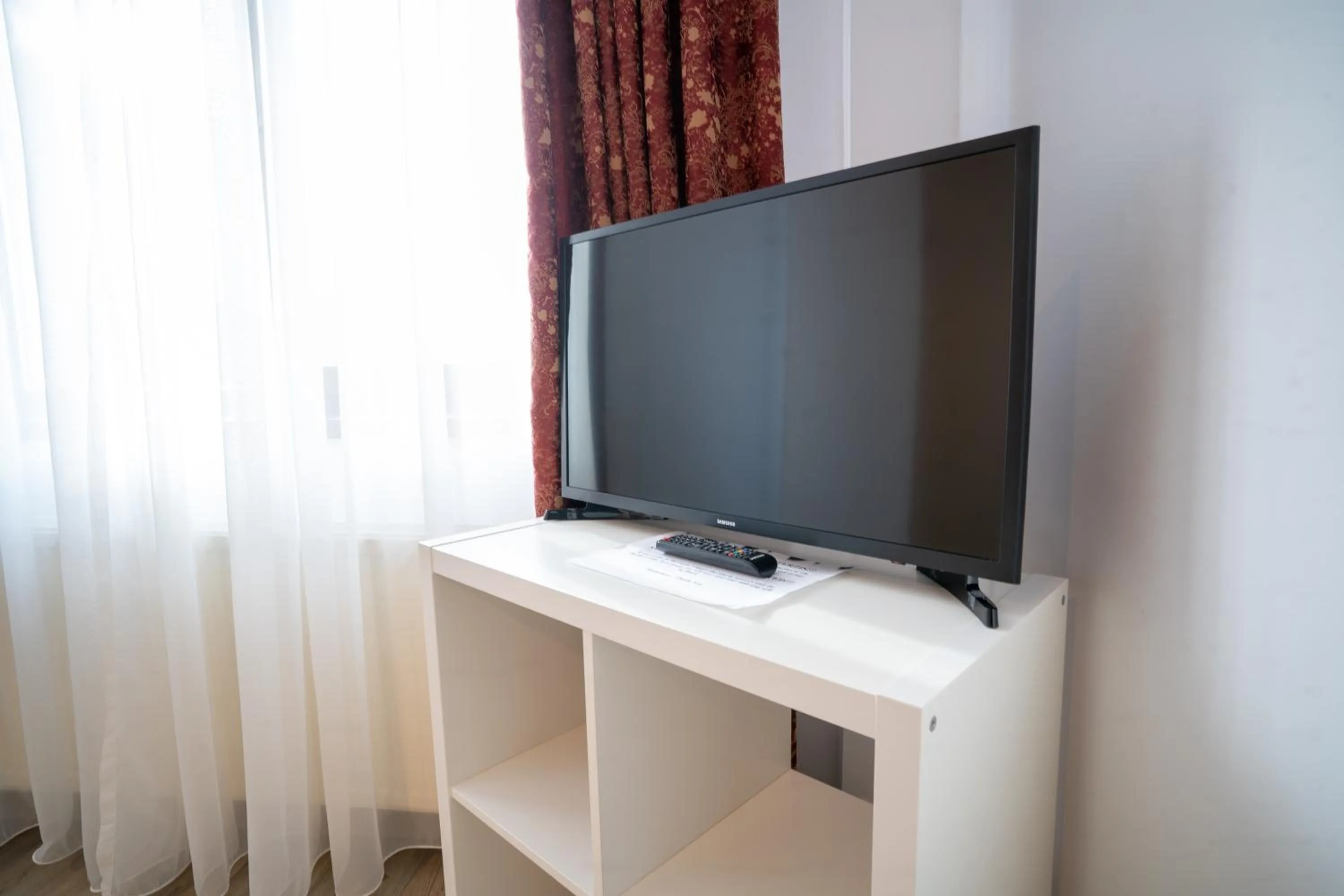 TV and multimedia in Avenue Parliament Old Town - Avenue Hotels