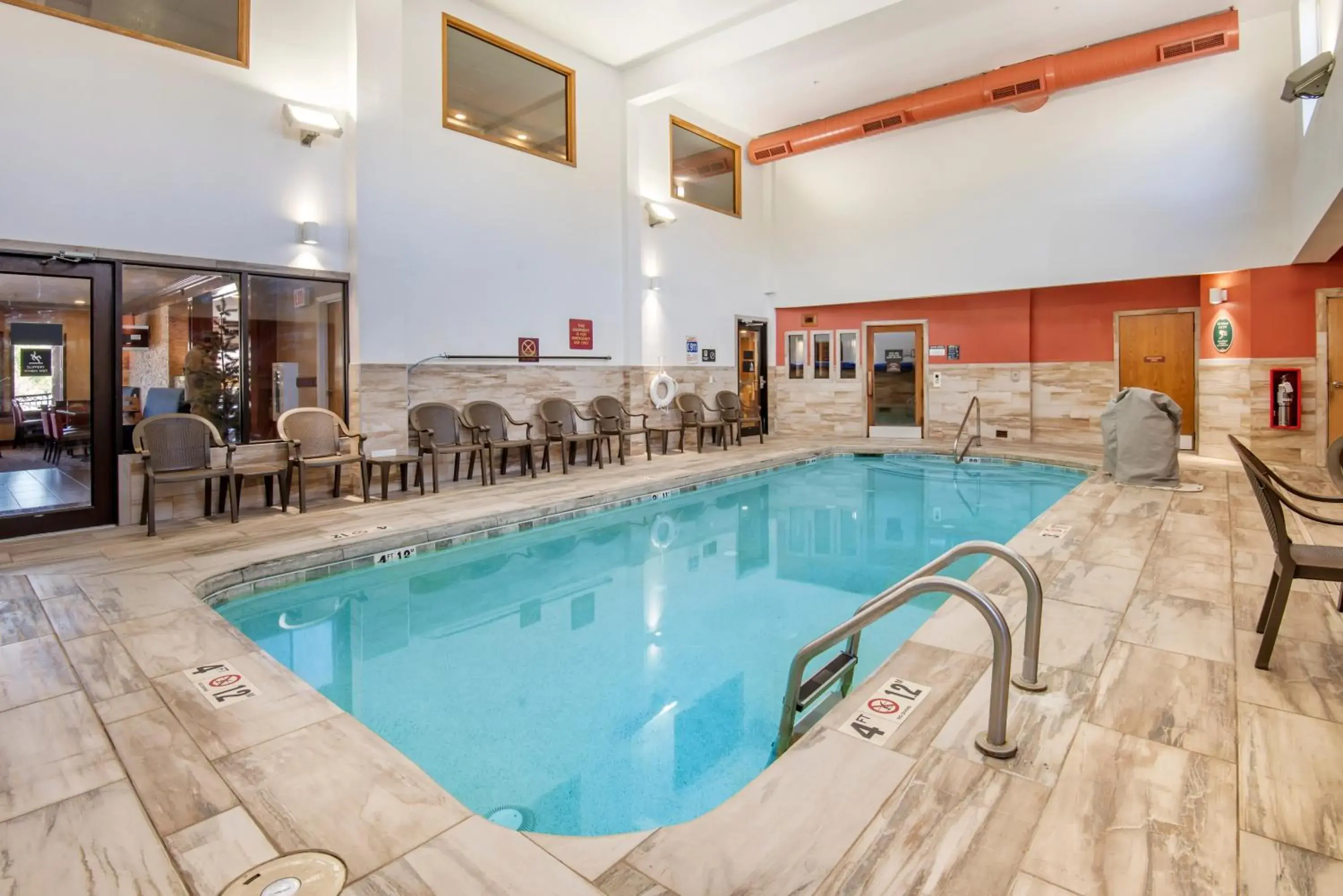 Swimming pool in Comfort Inn & Suites Durango Swimming pool in Comfort Inn & Suites Durango