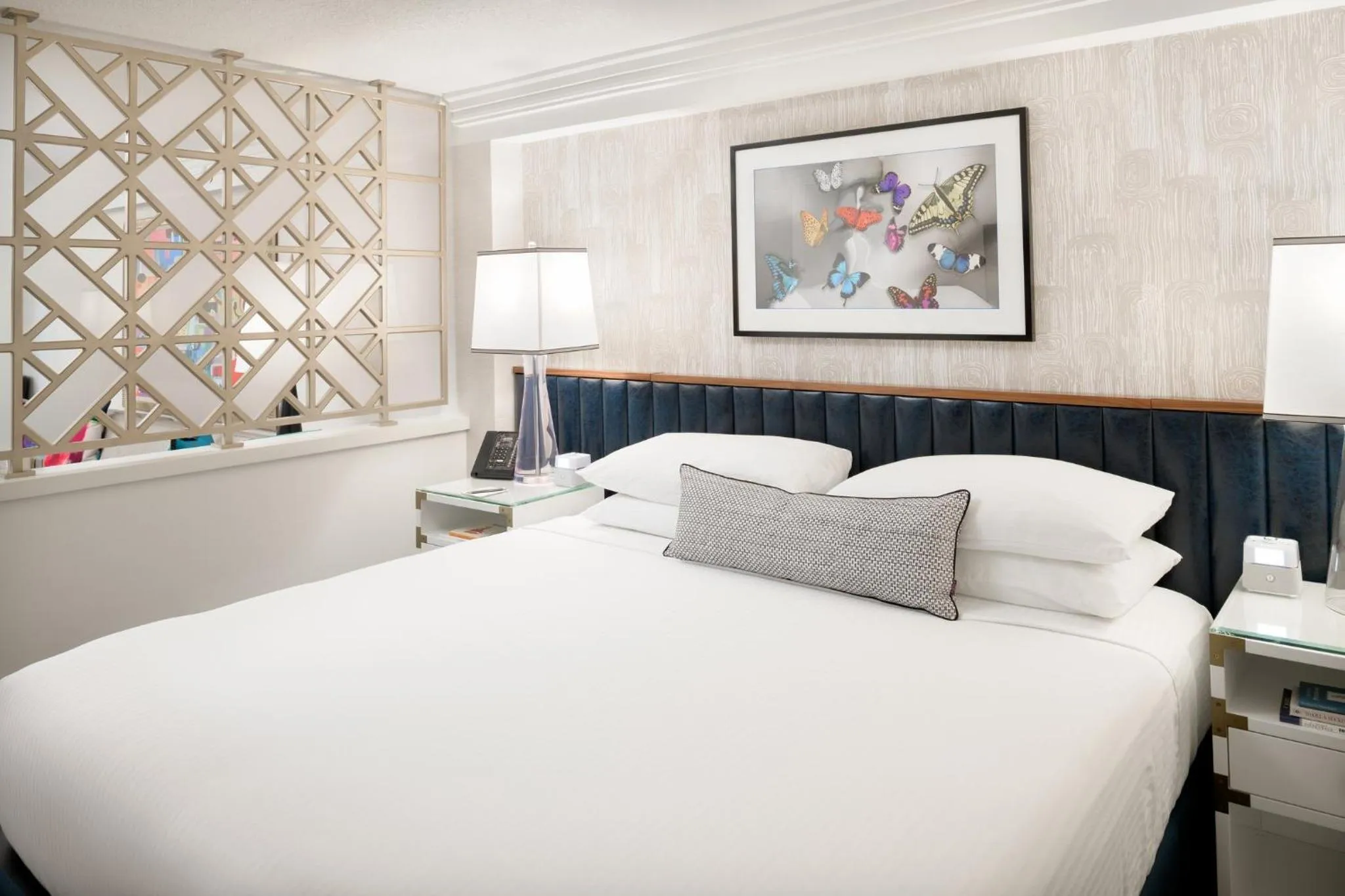 Bedroom, Bed in Le Parc at Melrose