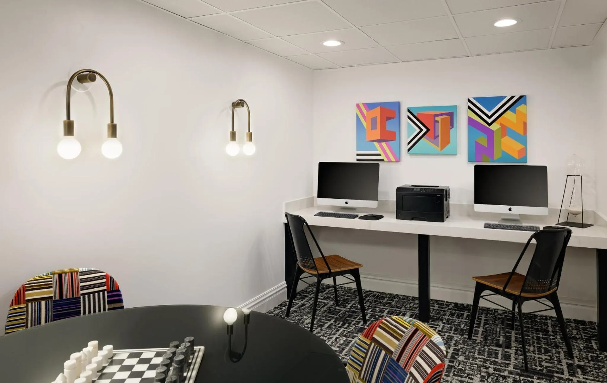 Business facilities in Le Parc at Melrose