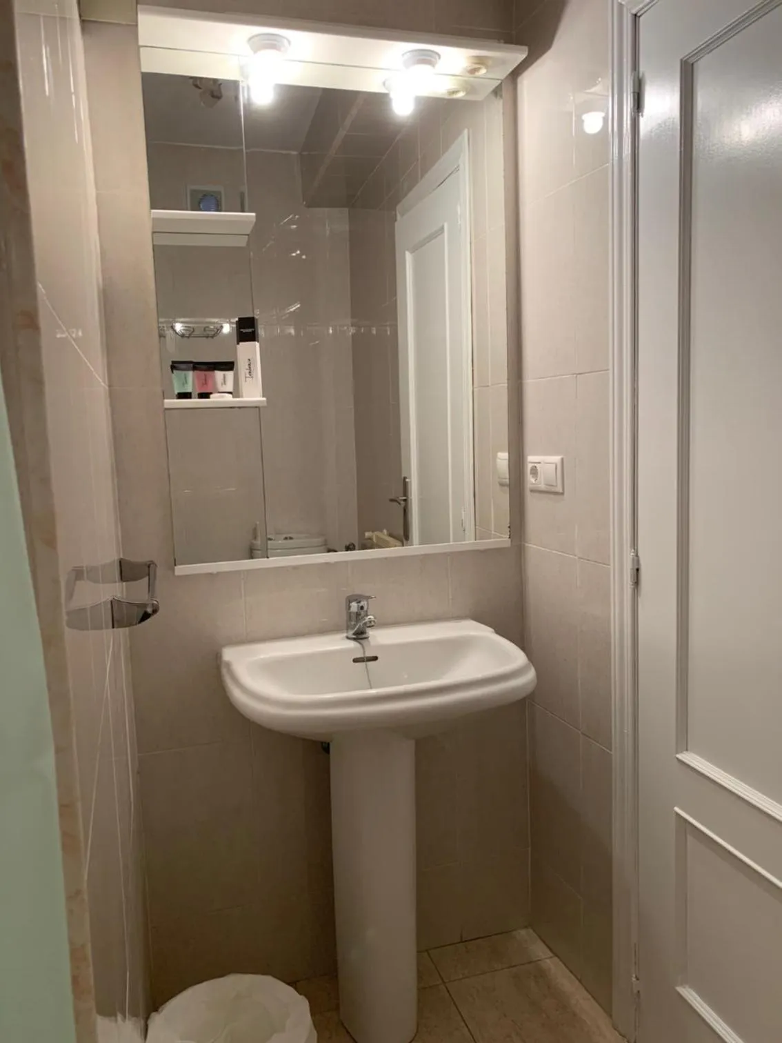 Bathroom in Hotel y Restaurante Puerta de Aranda